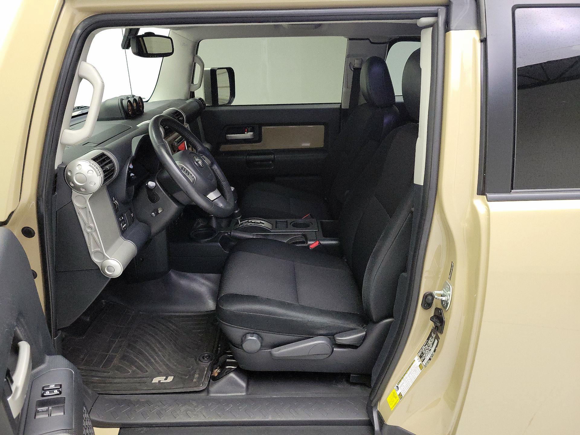 Thumbnail: 2014 Toyota FJ Cruiser - 11