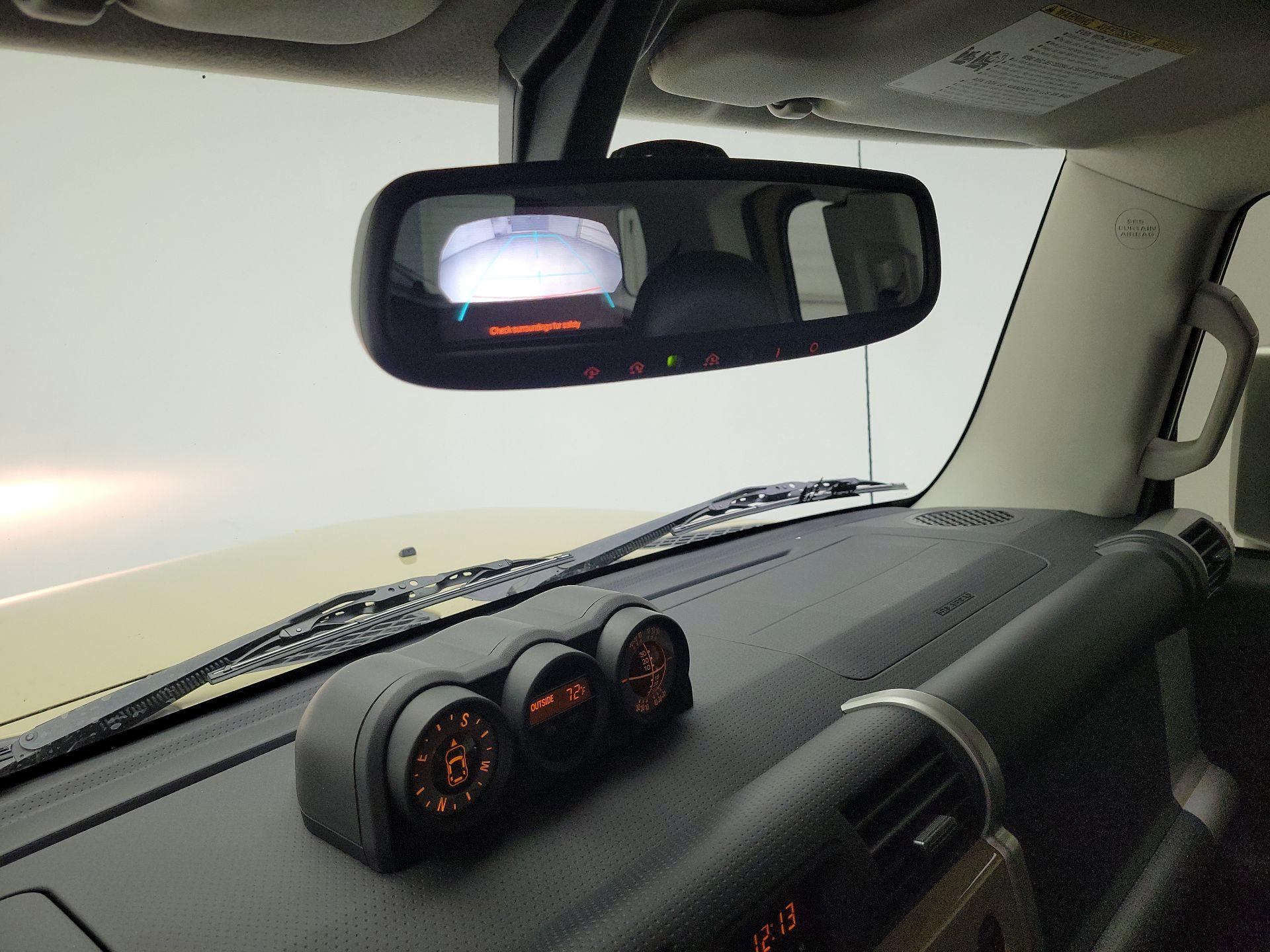 Thumbnail: 2014 Toyota FJ Cruiser - 14