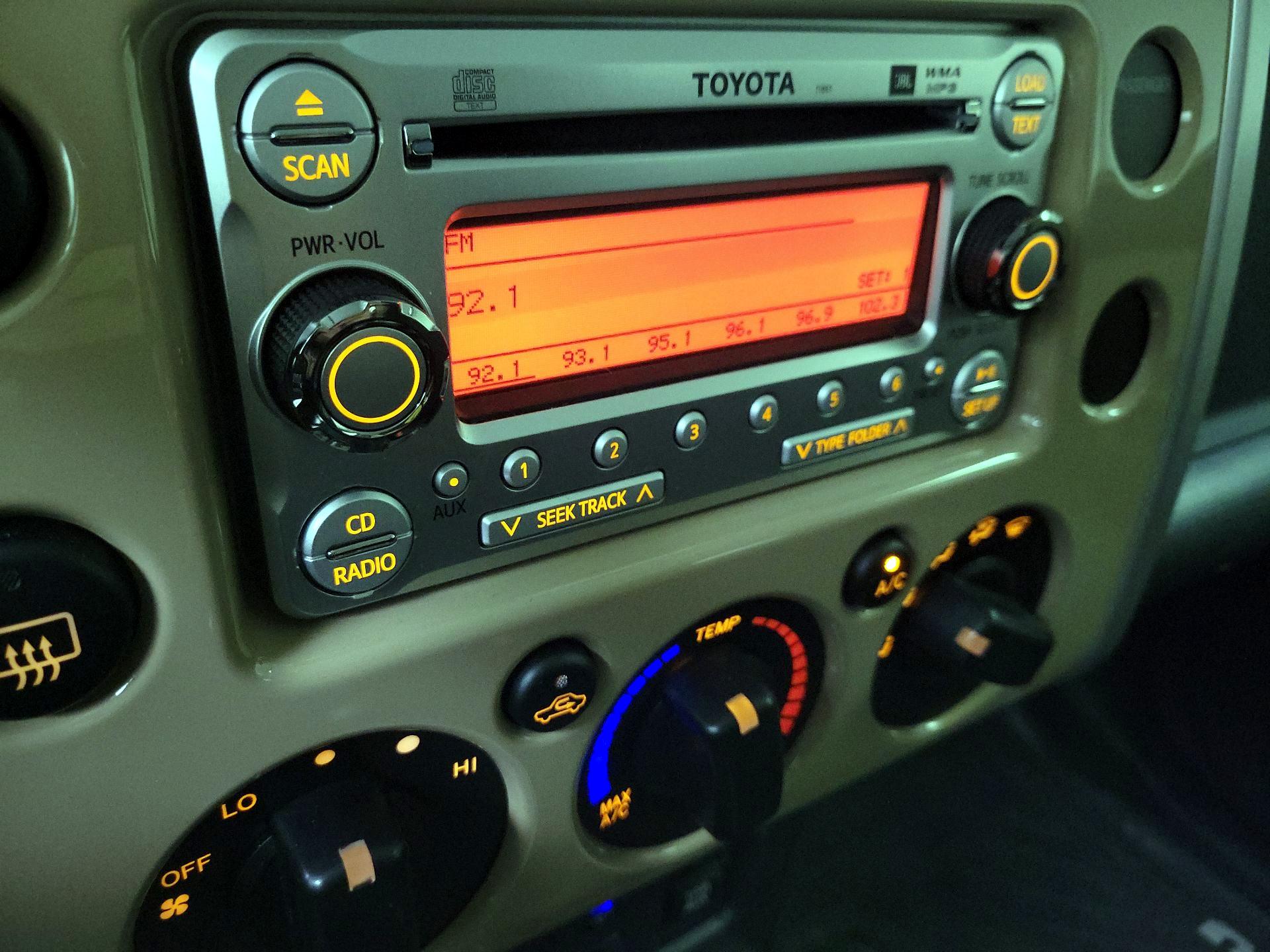 Thumbnail: 2014 Toyota FJ Cruiser - 15