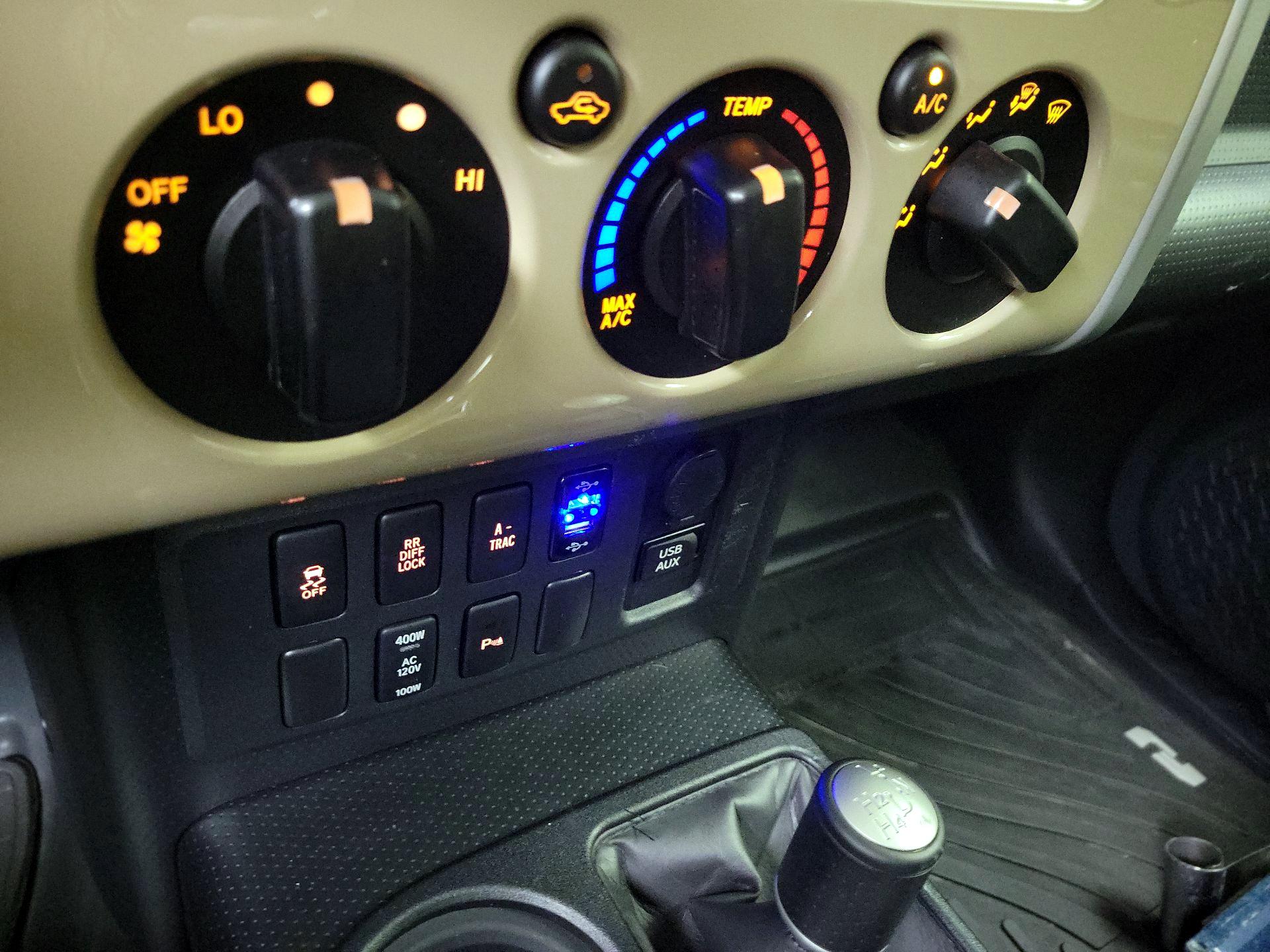 Thumbnail: 2014 Toyota FJ Cruiser - 16