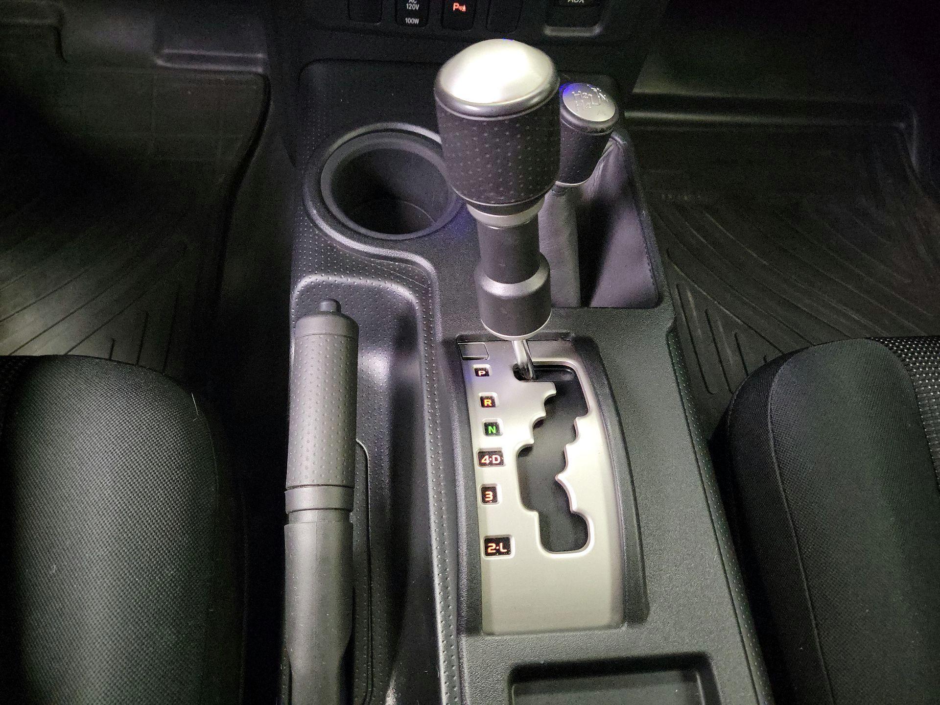 Thumbnail: 2014 Toyota FJ Cruiser - 17