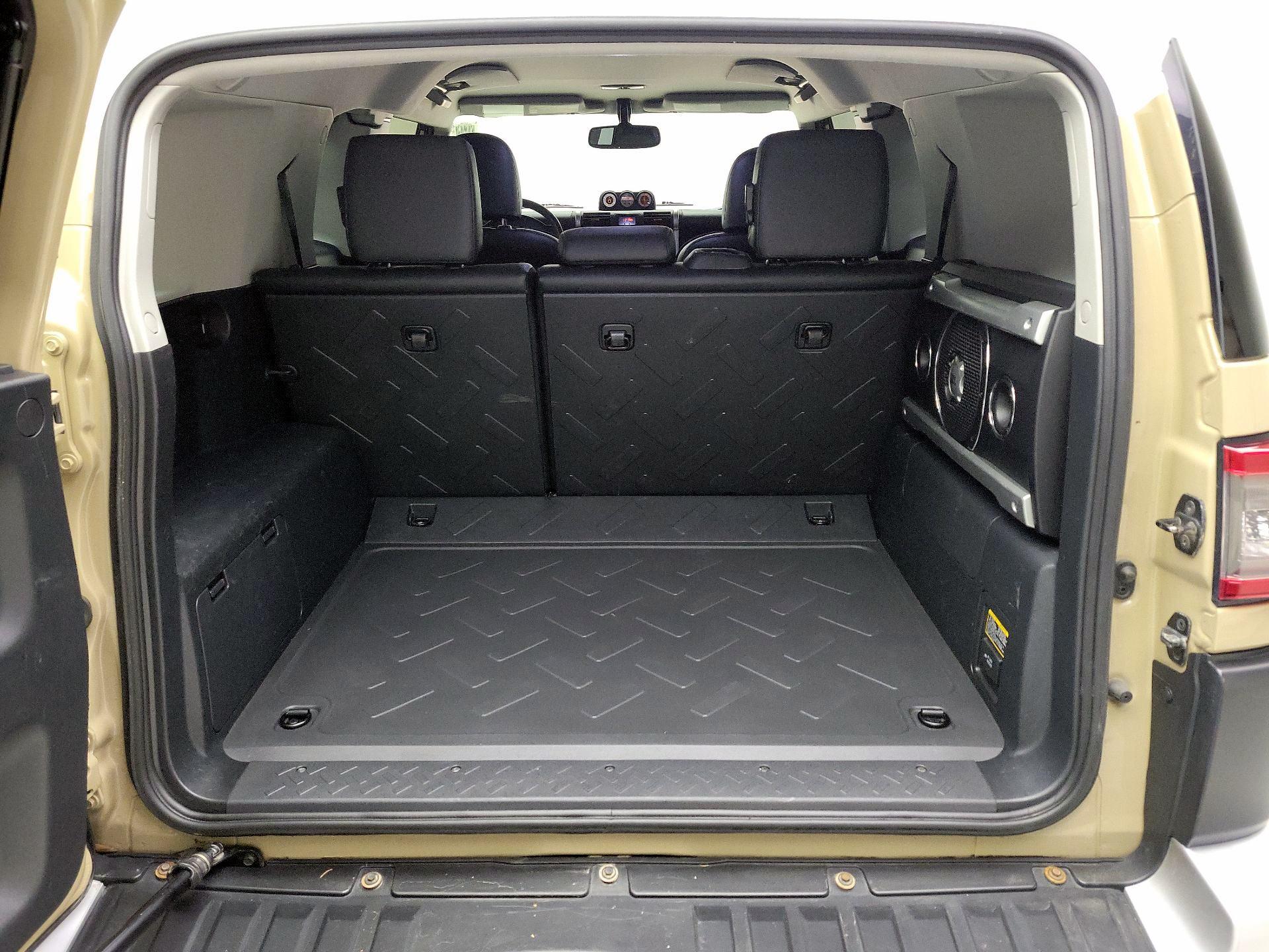 Thumbnail: 2014 Toyota FJ Cruiser - 20