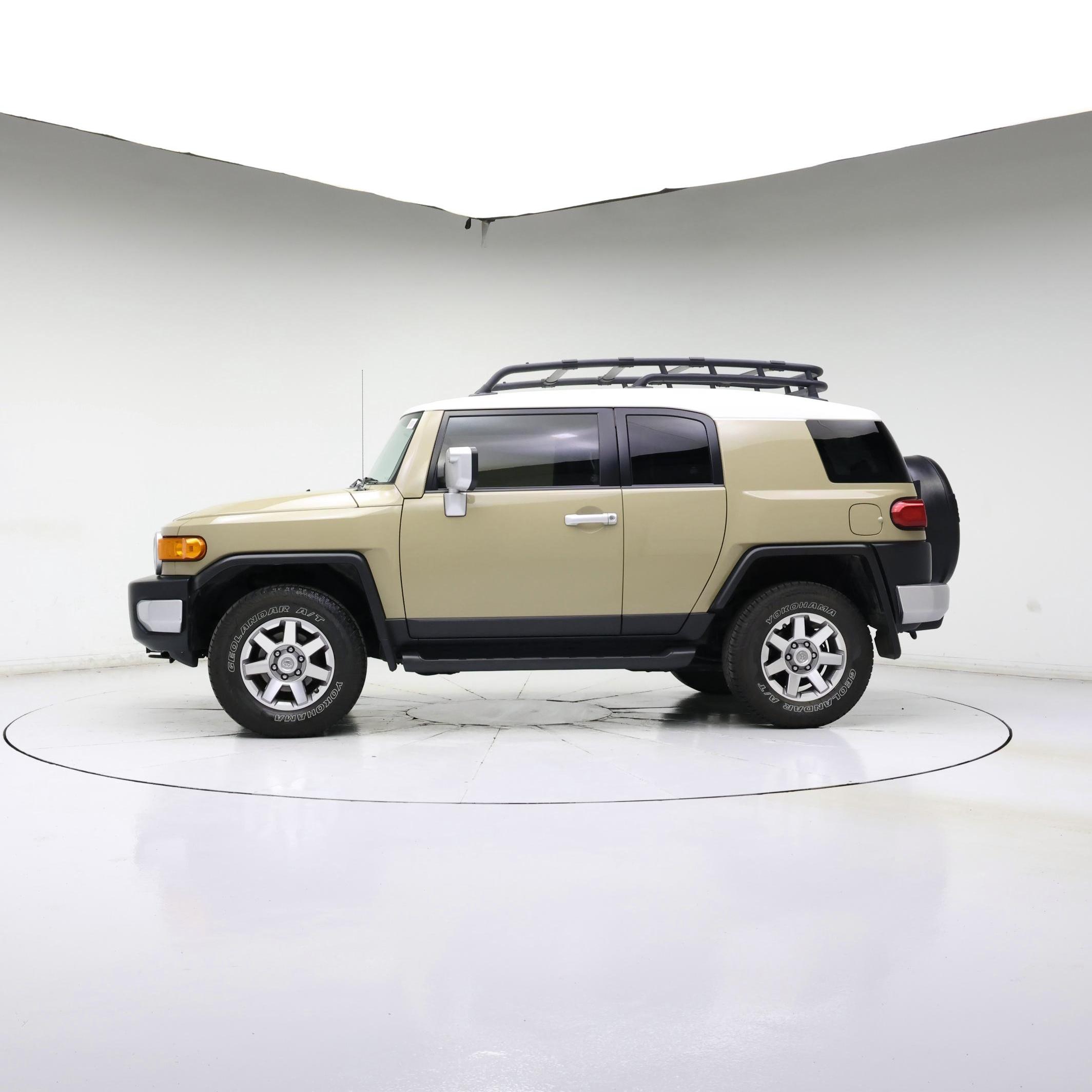 Thumbnail: 2014 Toyota FJ Cruiser - 3
