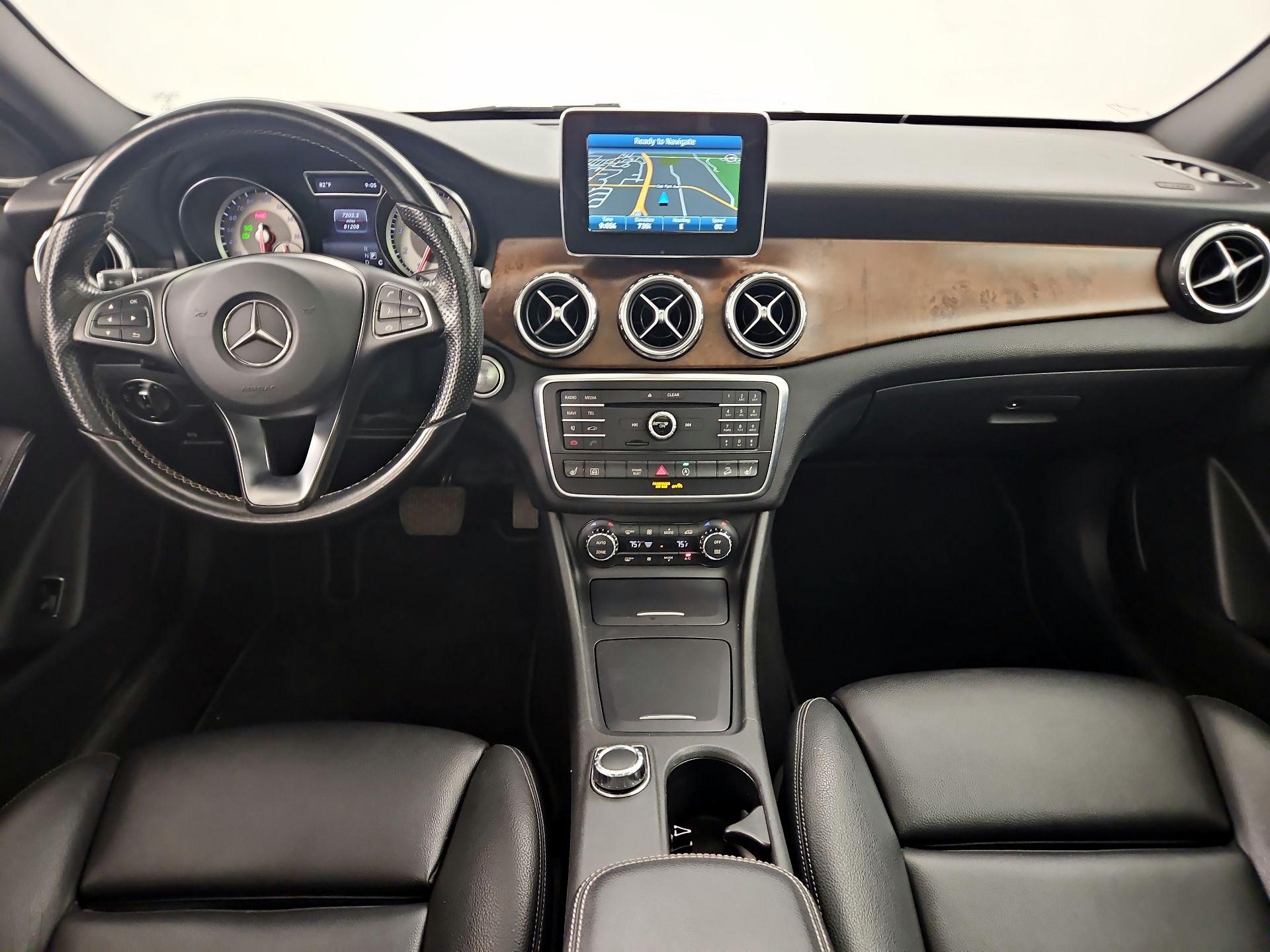 Thumbnail: 2016 Mercedes-Benz GLA - 9