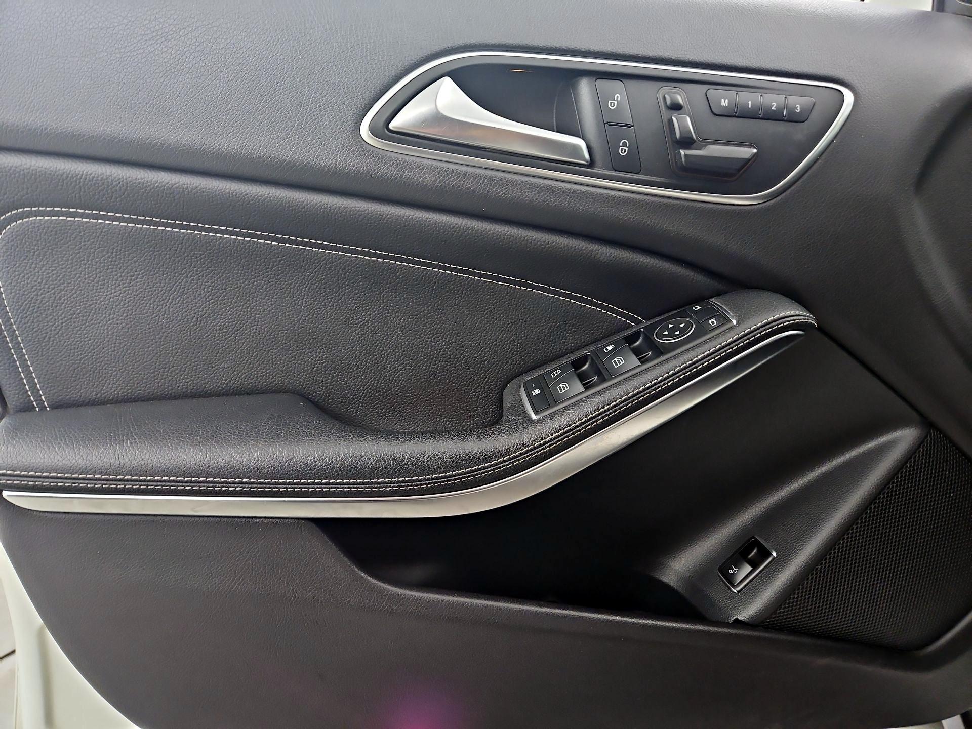 Thumbnail: 2016 Mercedes-Benz GLA - 12
