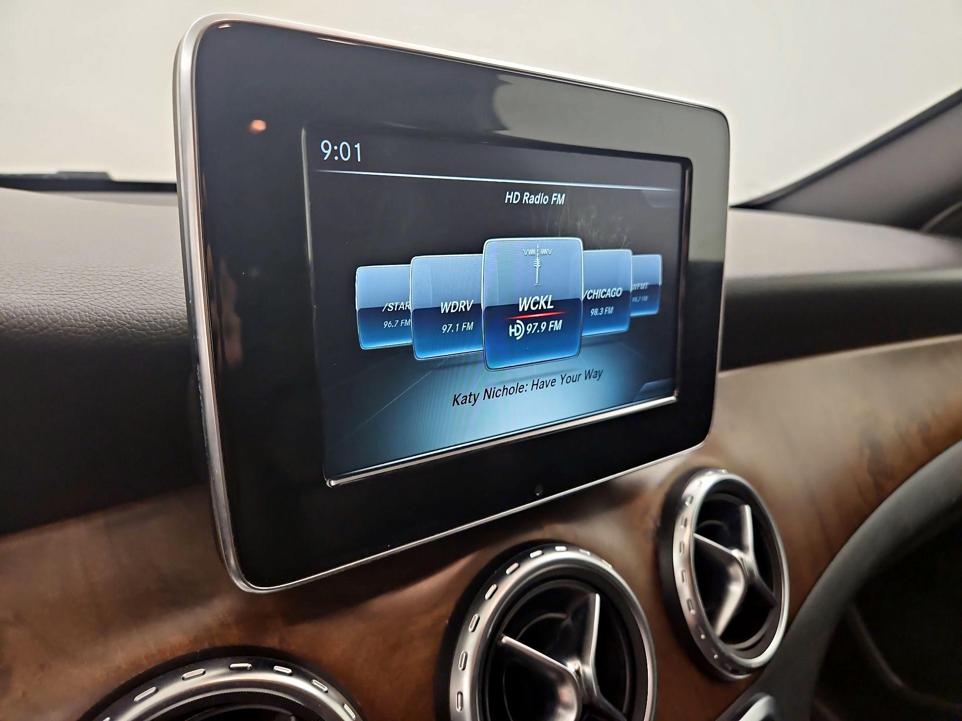 Thumbnail: 2016 Mercedes-Benz GLA - 16