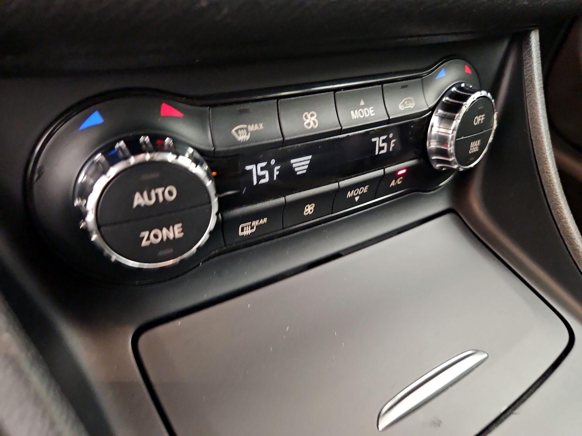 Thumbnail: 2016 Mercedes-Benz GLA - 17