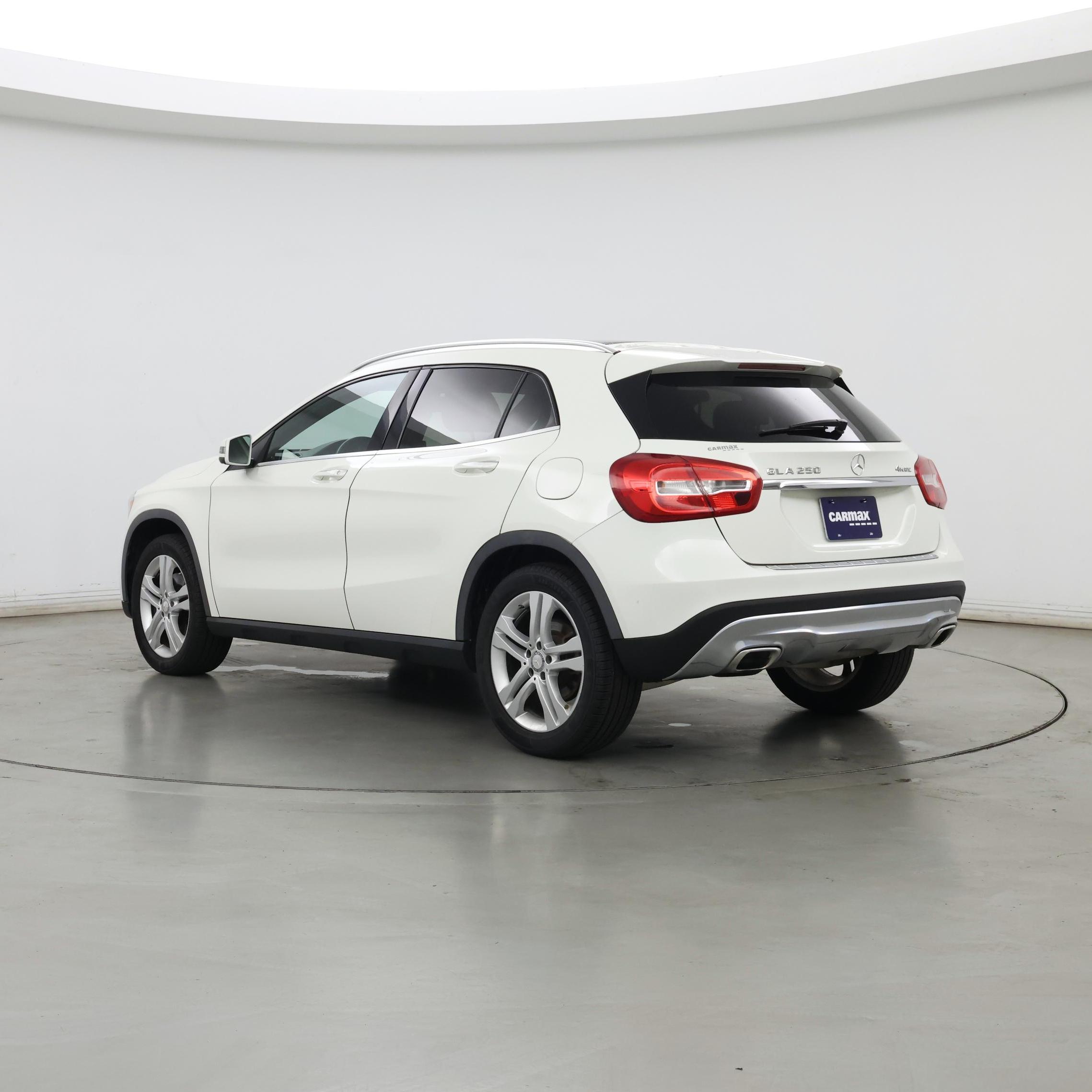 Thumbnail: 2016 Mercedes-Benz GLA - 2