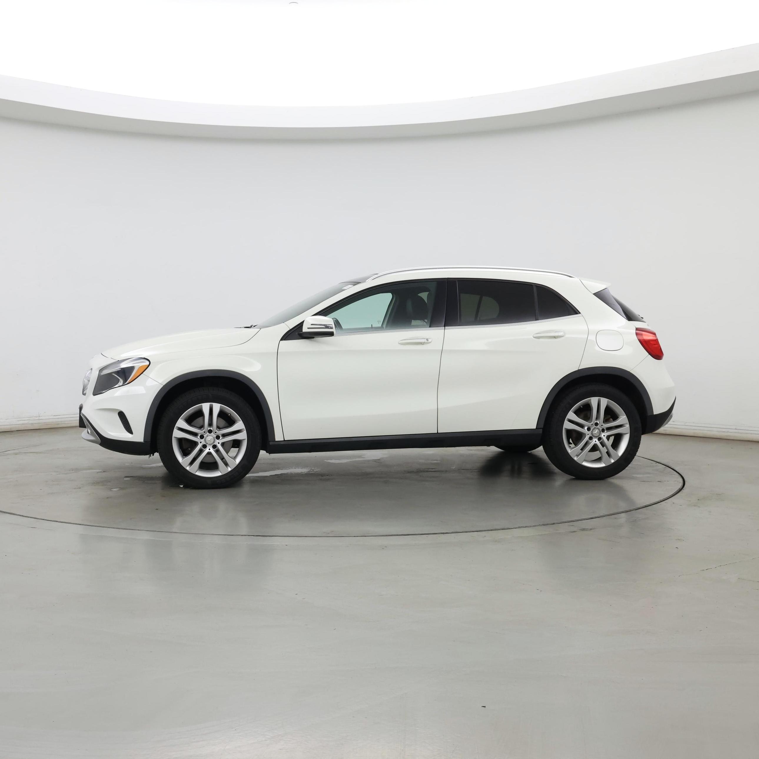 Thumbnail: 2016 Mercedes-Benz GLA - 3