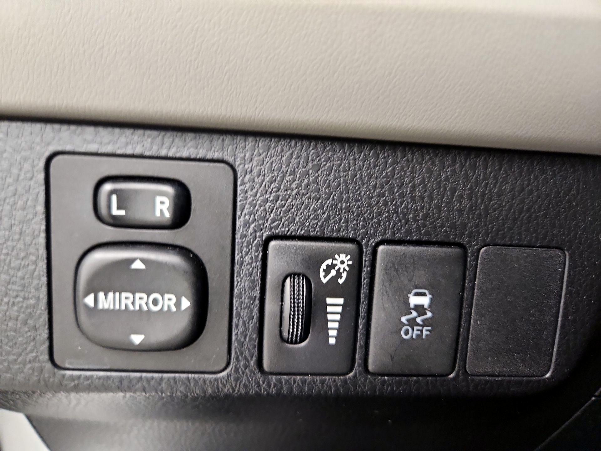 Thumbnail: 2014 Toyota RAV4 - 11