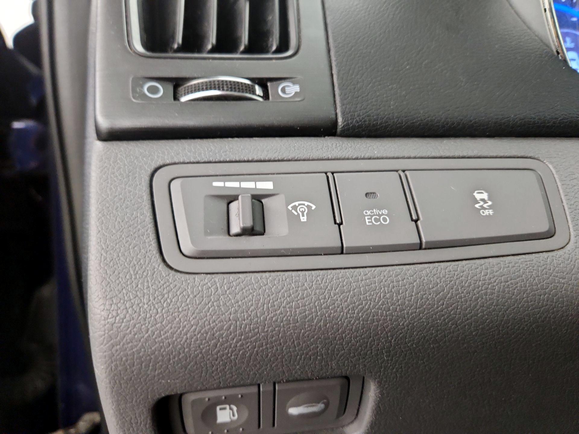 Thumbnail: 2013 Hyundai Sonata - 13