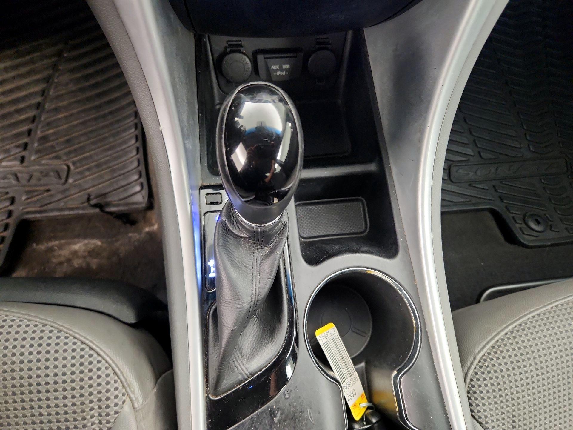 Thumbnail: 2013 Hyundai Sonata - 16