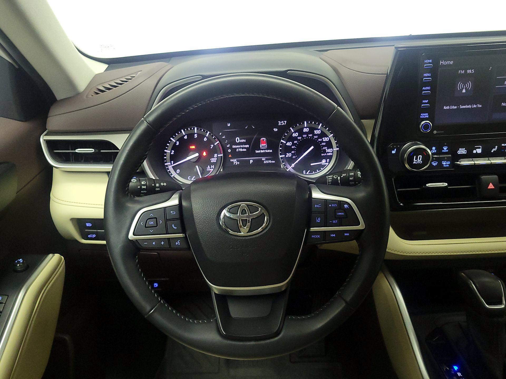 Thumbnail: 2022 Toyota Highlander - 10