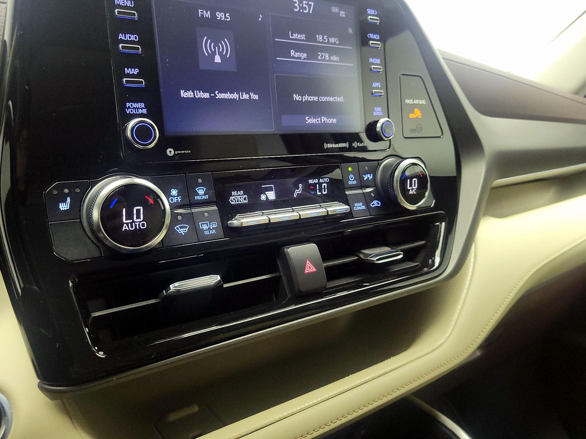 Thumbnail: 2022 Toyota Highlander - 16