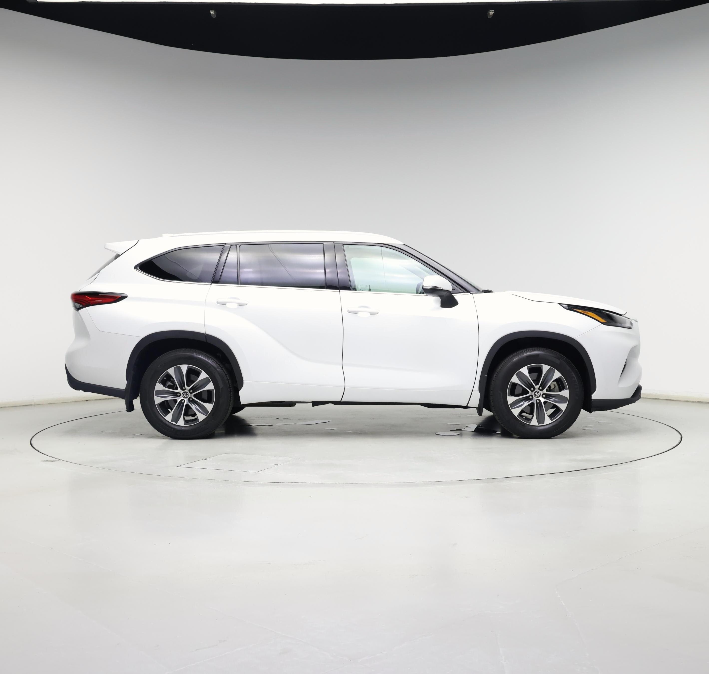 Thumbnail: 2022 Toyota Highlander - 7