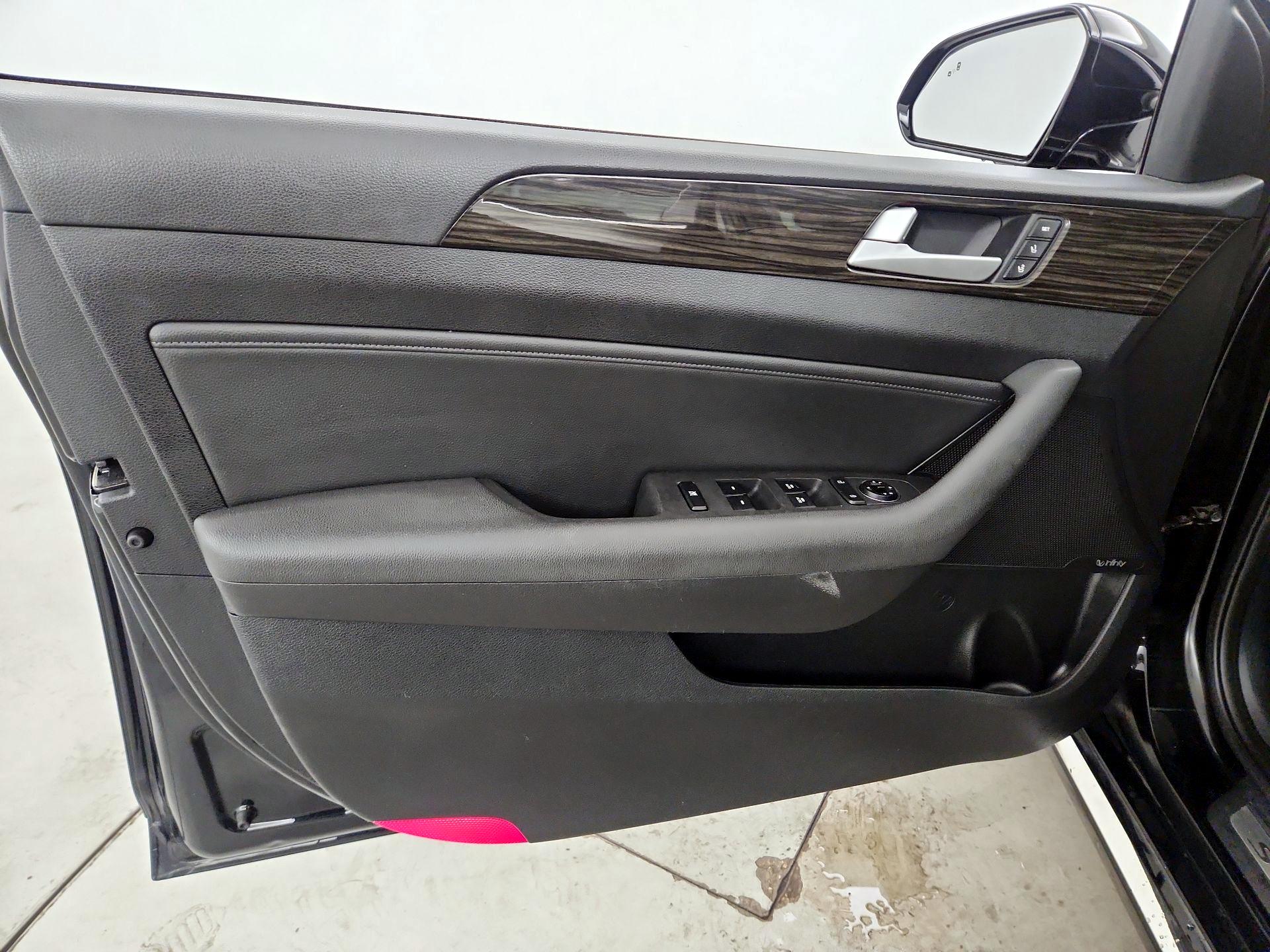 Thumbnail: 2016 Hyundai Sonata - 12