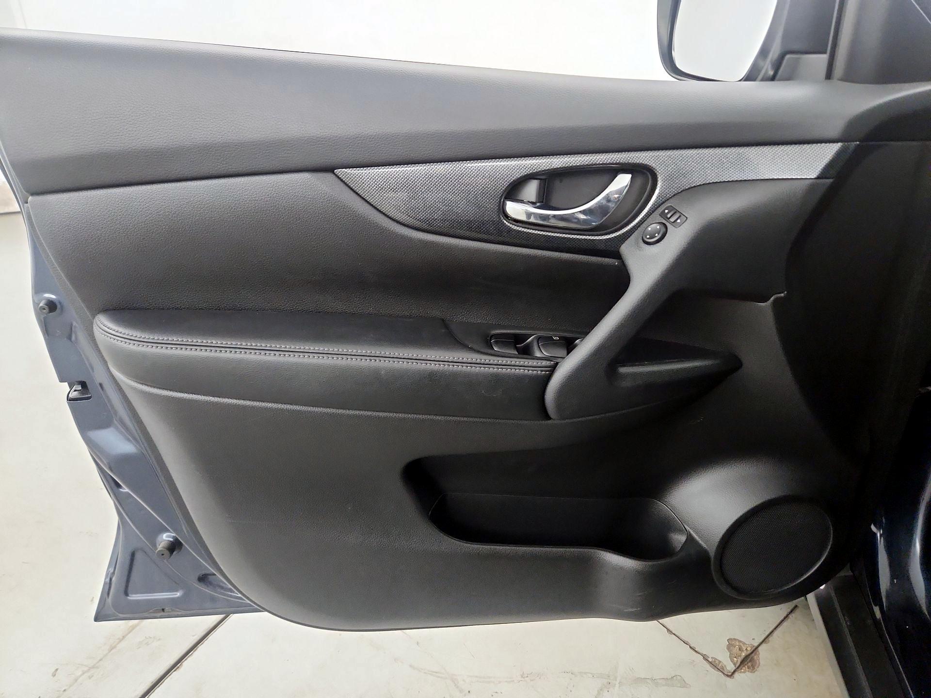 Thumbnail: 2015 Nissan Rogue - 12