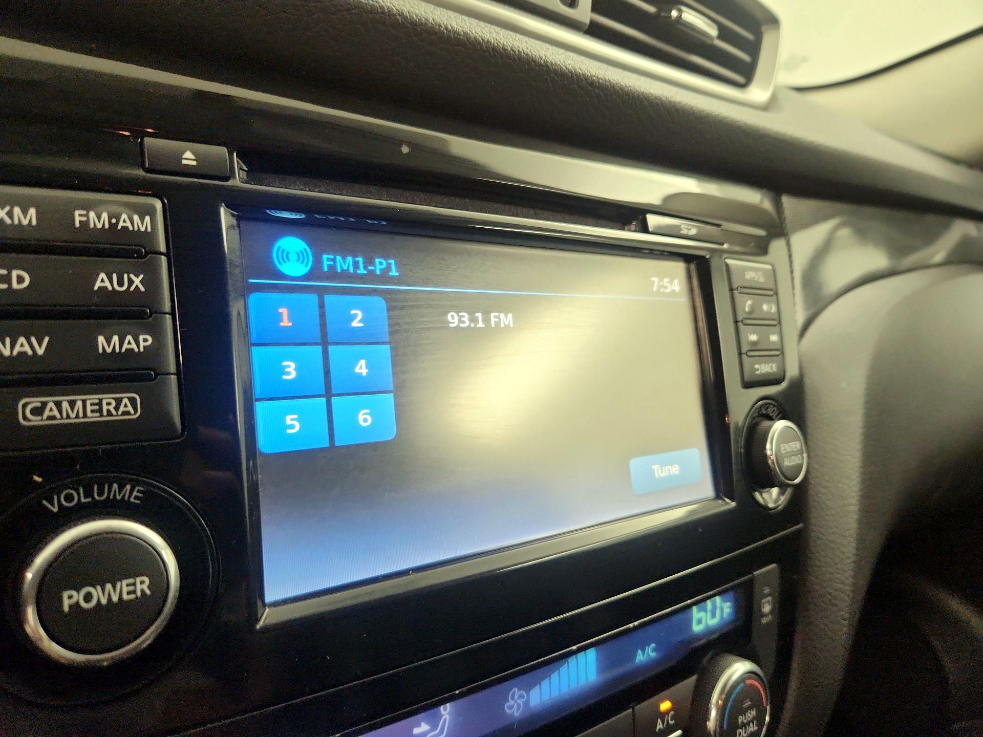 Thumbnail: 2015 Nissan Rogue - 16