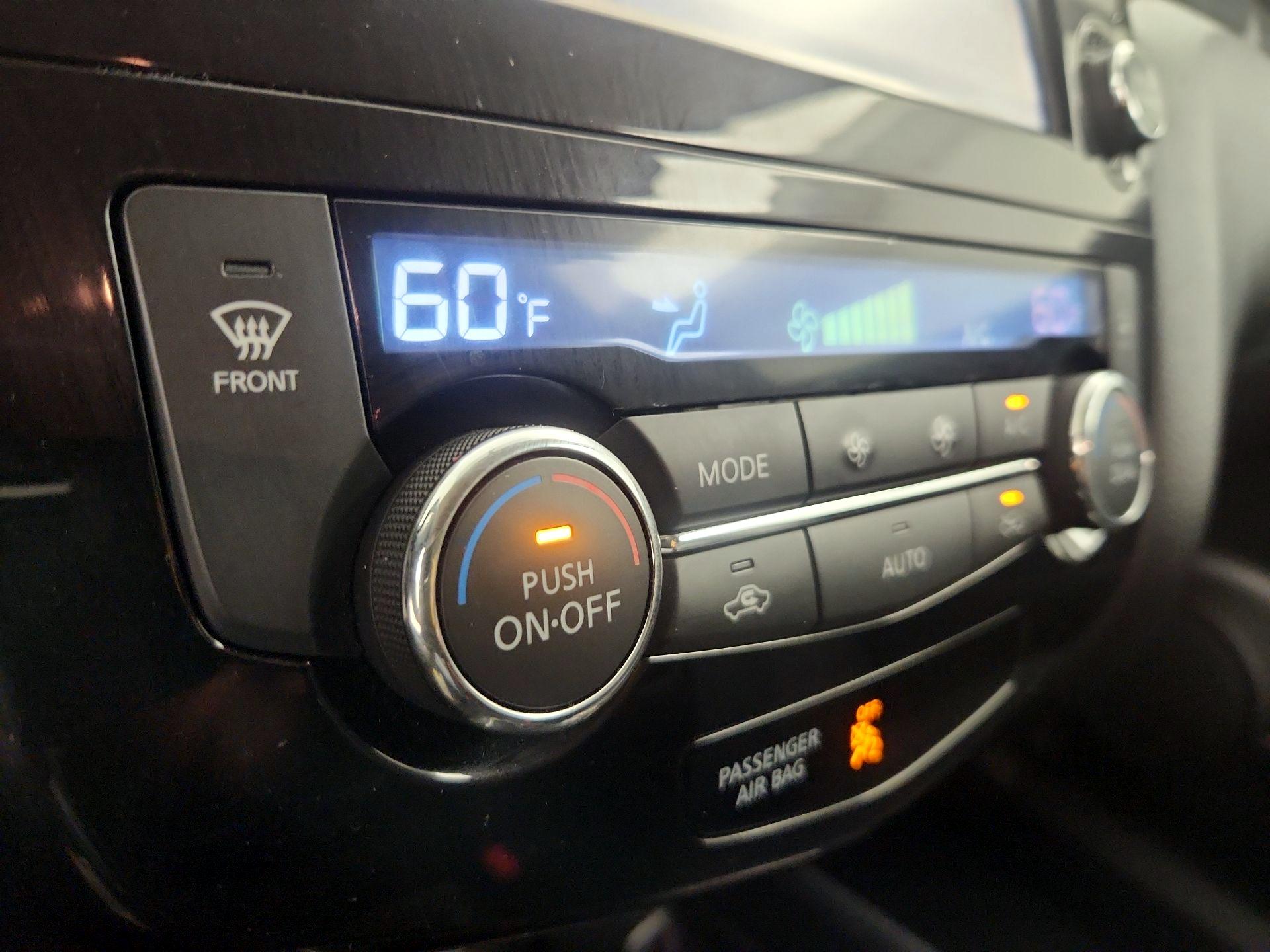 Thumbnail: 2015 Nissan Rogue - 17