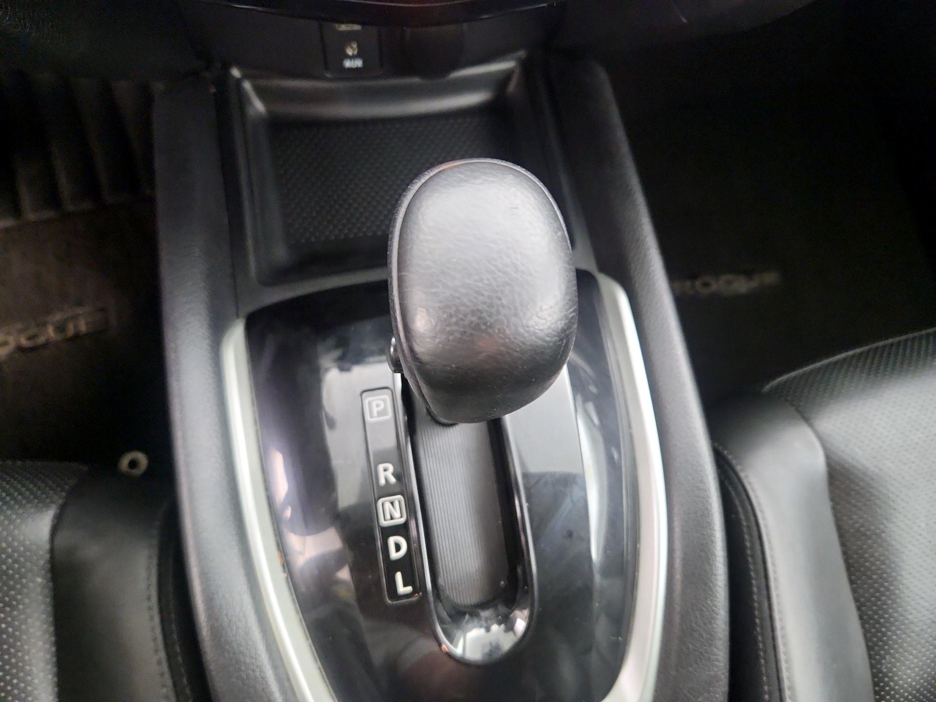 Thumbnail: 2015 Nissan Rogue - 18