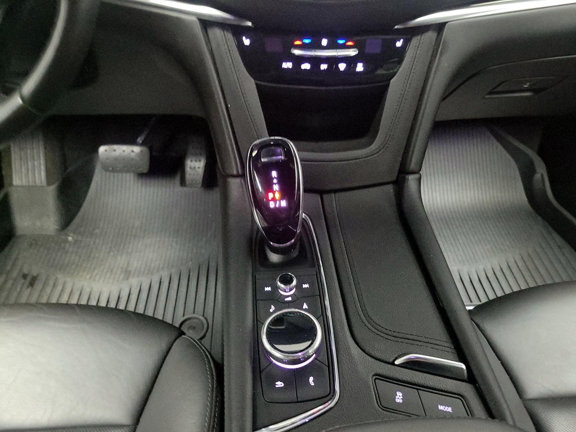 Thumbnail: 2020 Cadillac XT5 - 17