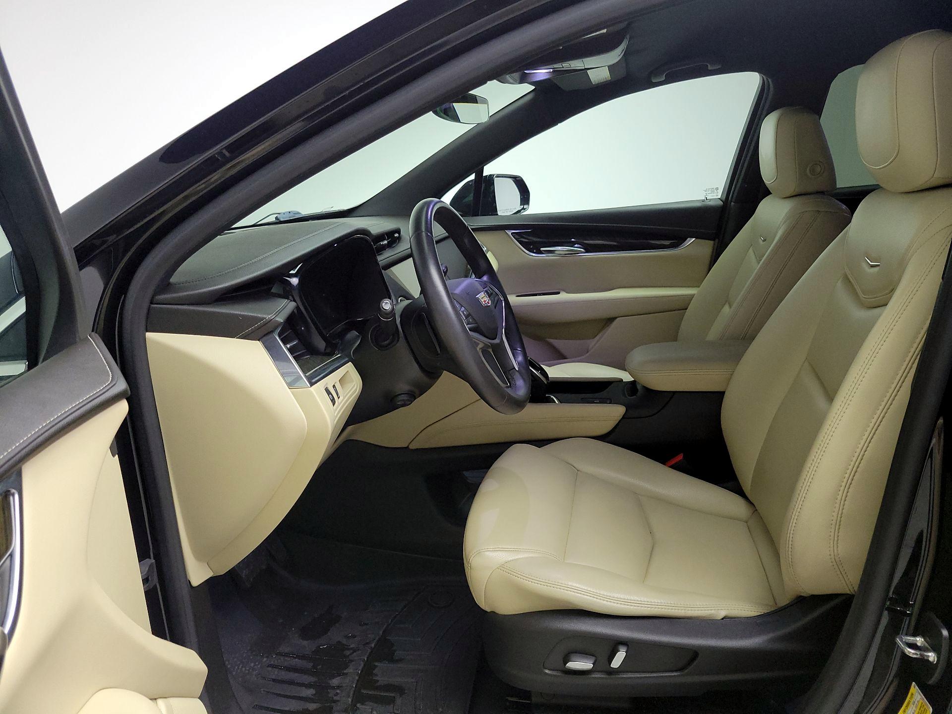 Thumbnail: 2017 Cadillac XT5 - 11