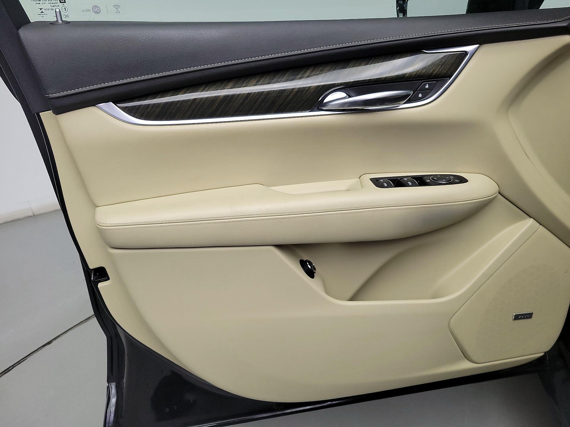 Thumbnail: 2017 Cadillac XT5 - 12