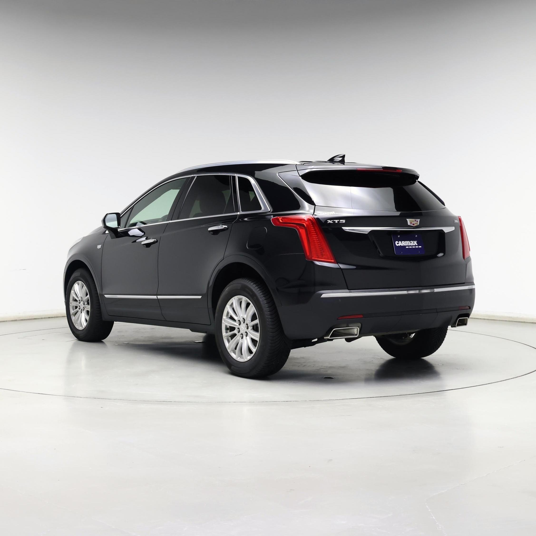 Thumbnail: 2017 Cadillac XT5 - 2
