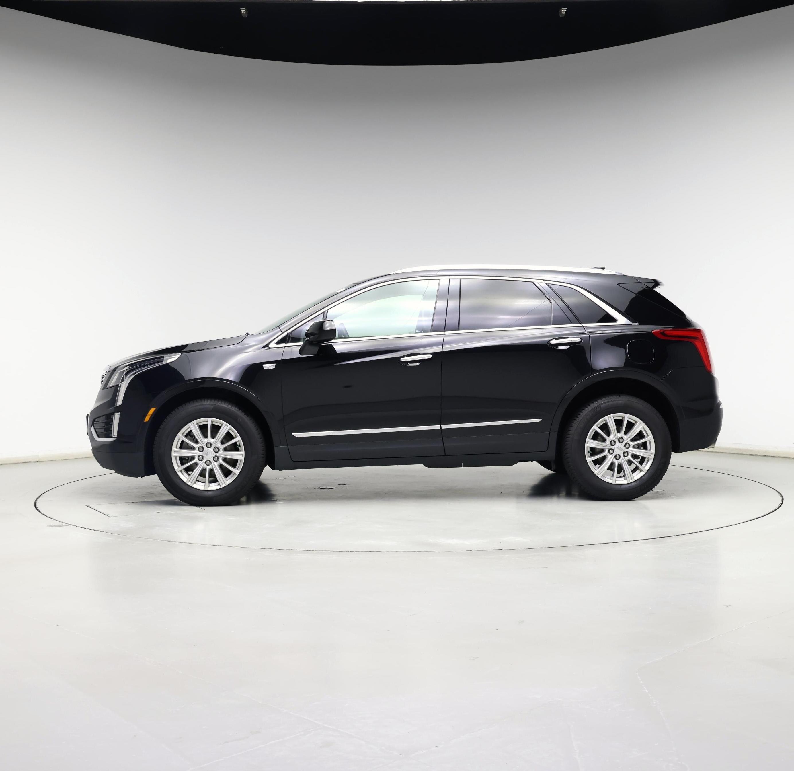 Thumbnail: 2017 Cadillac XT5 - 3