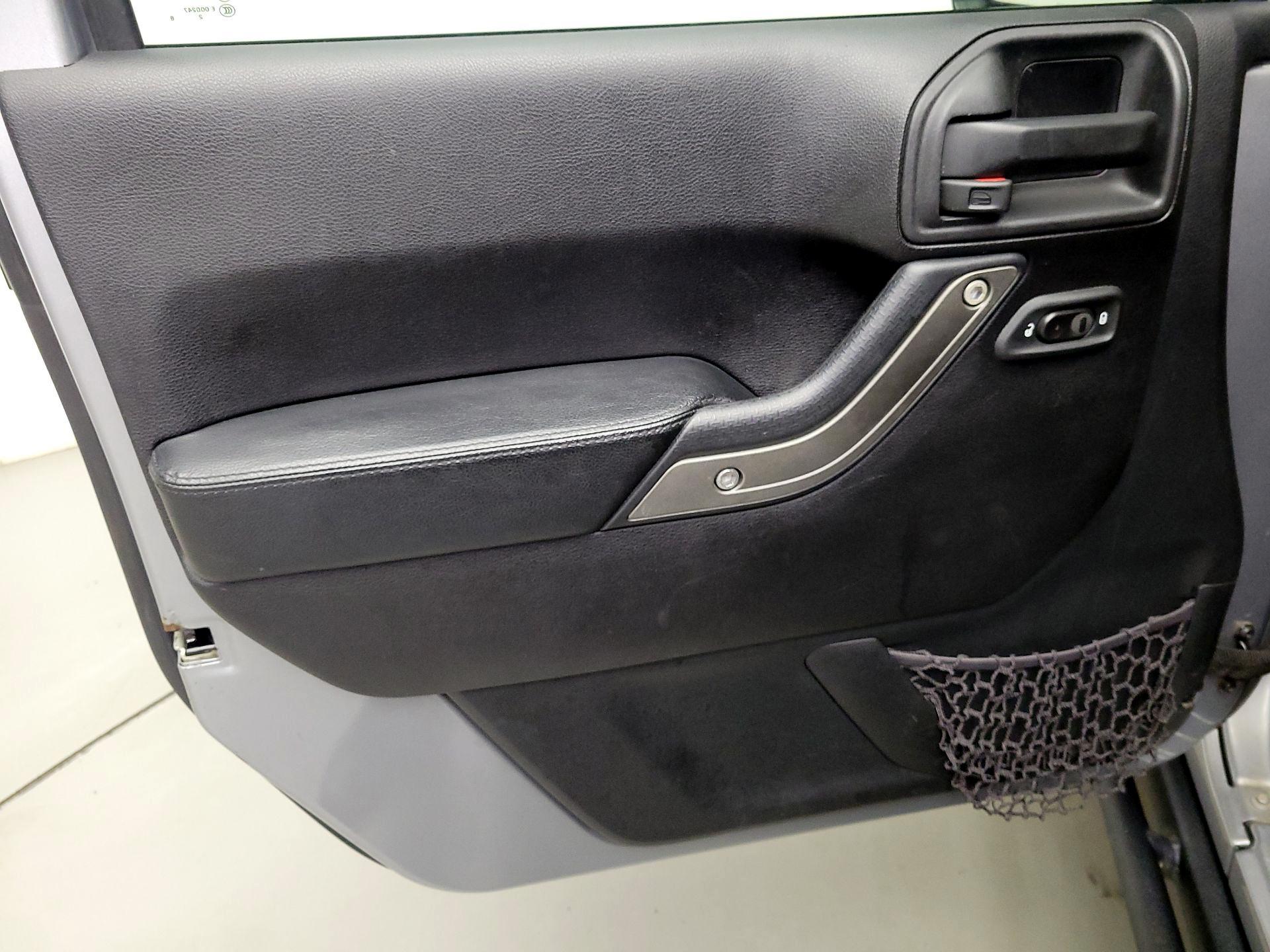 Thumbnail: 2016 Jeep Wrangler - 12