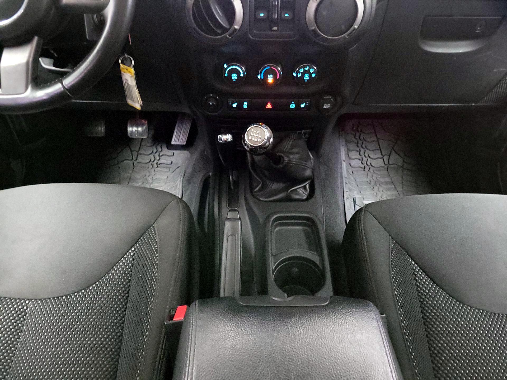 Thumbnail: 2016 Jeep Wrangler - 15