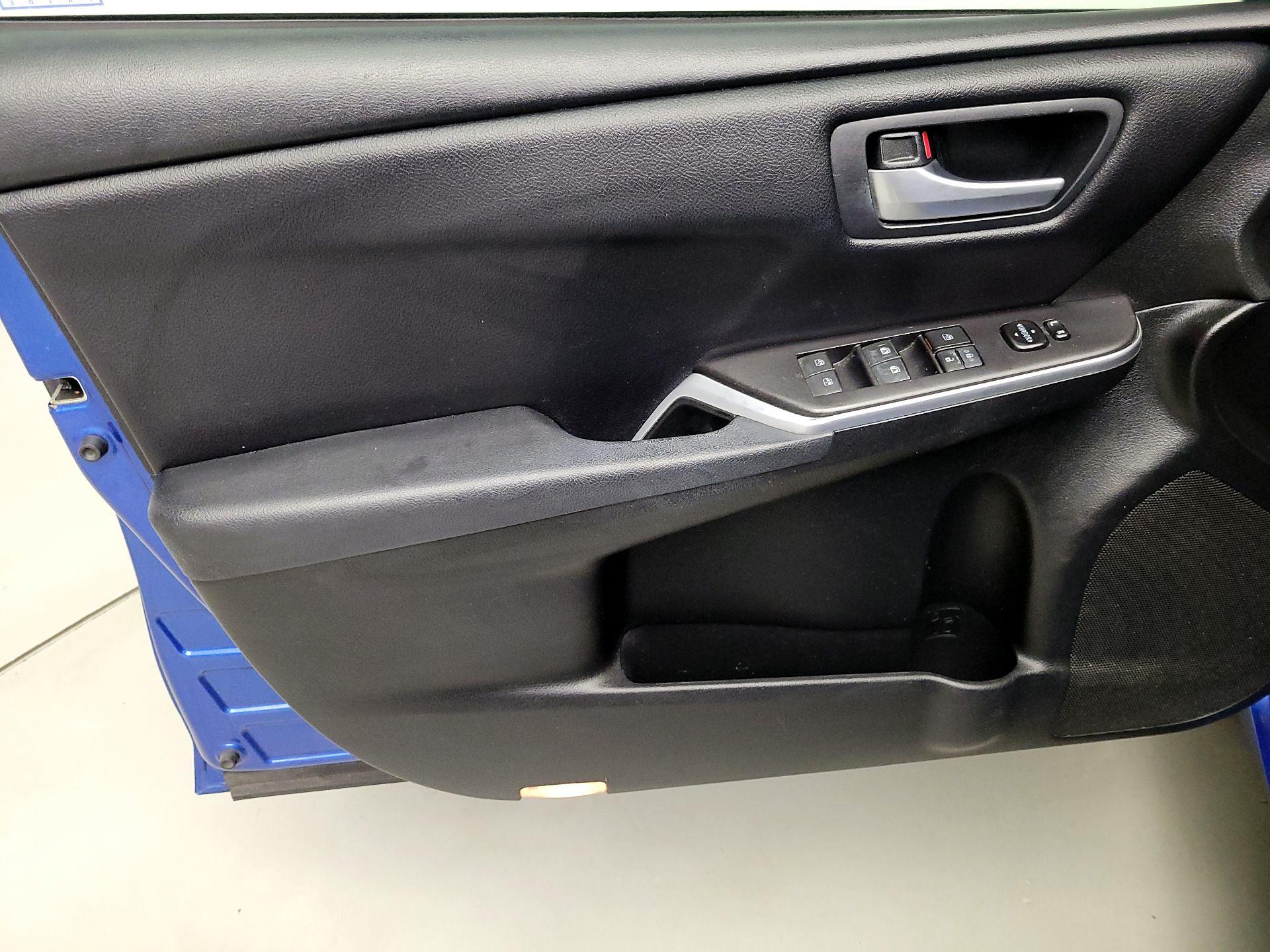 Thumbnail: 2017 Toyota Camry - 12