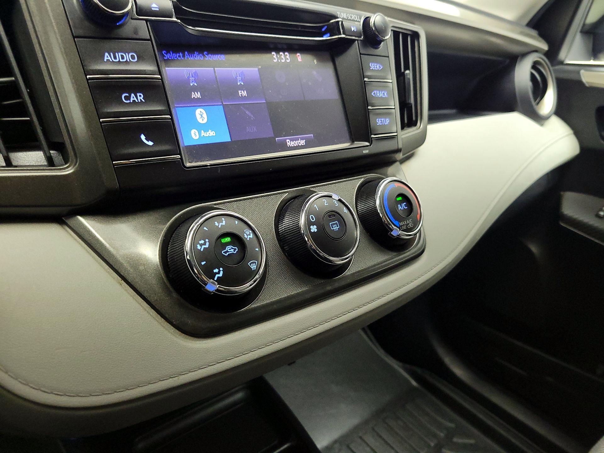 Thumbnail: 2014 Toyota RAV4 - 16