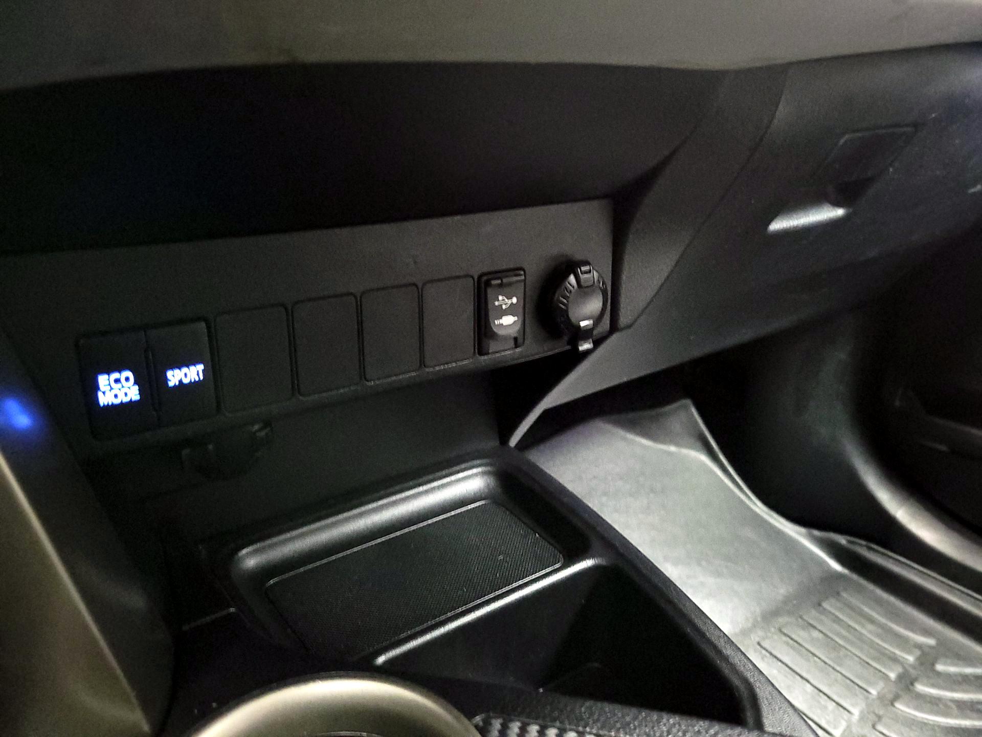 Thumbnail: 2014 Toyota RAV4 - 18
