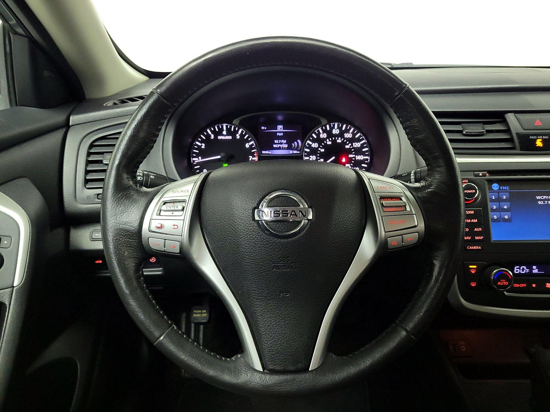 Thumbnail: 2016 Nissan Altima - 10