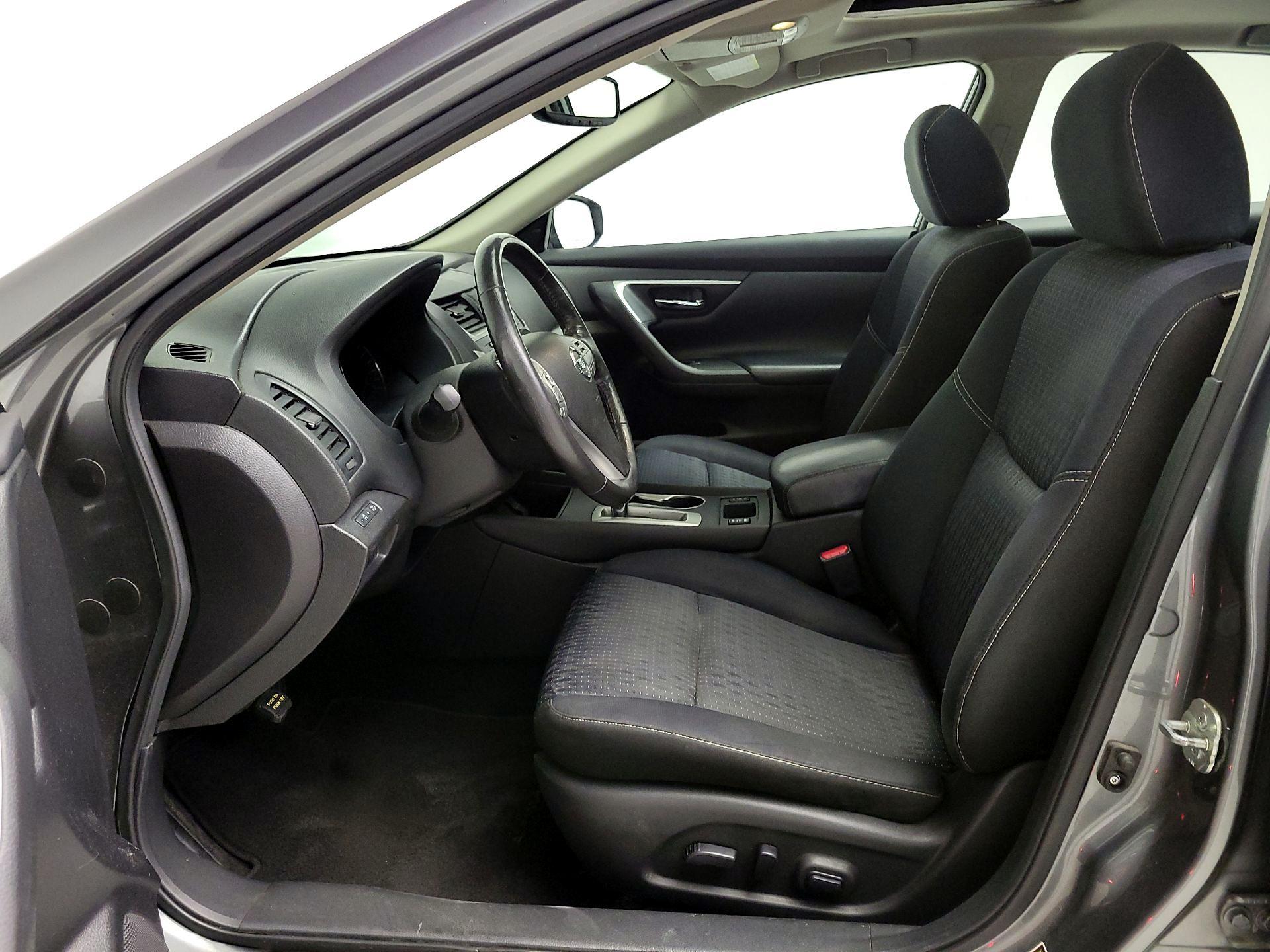 Thumbnail: 2016 Nissan Altima - 11