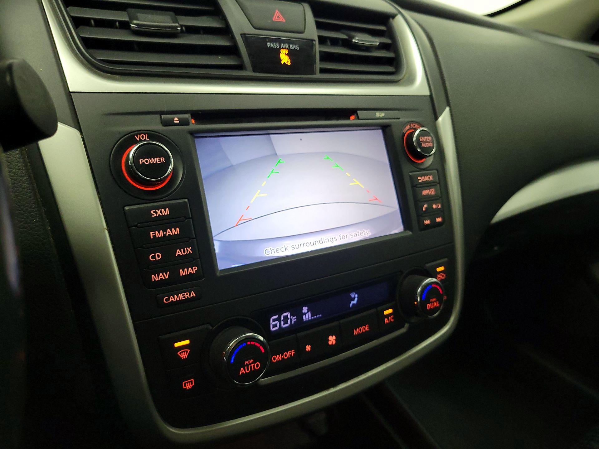 Thumbnail: 2016 Nissan Altima - 15