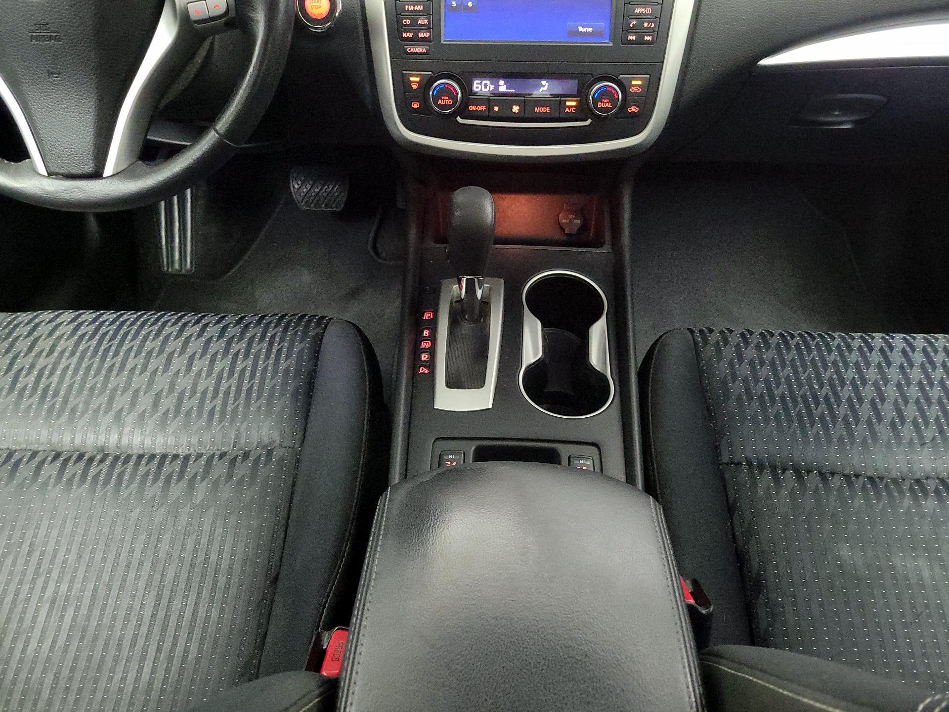 Thumbnail: 2016 Nissan Altima - 18