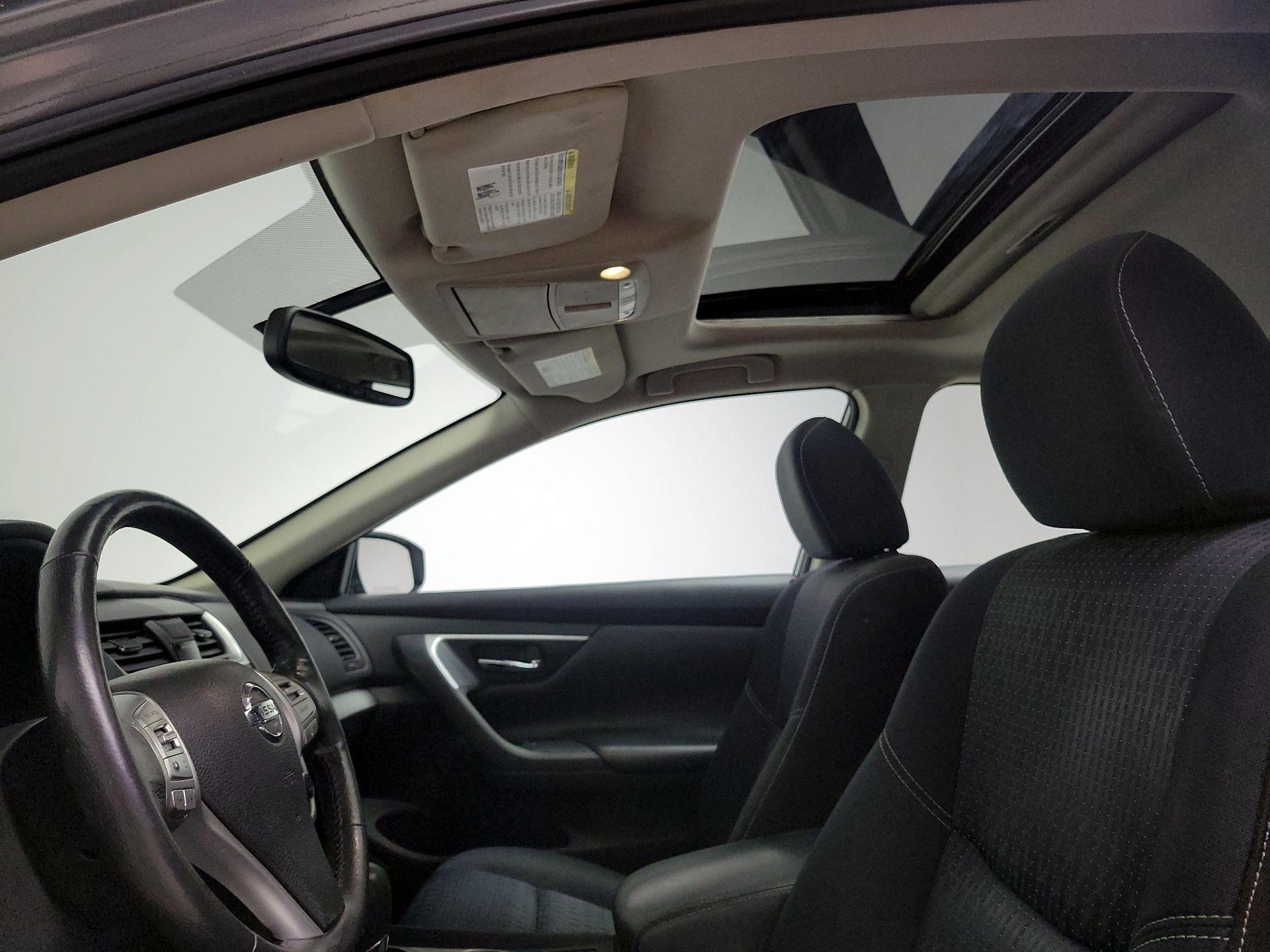 Thumbnail: 2016 Nissan Altima - 20