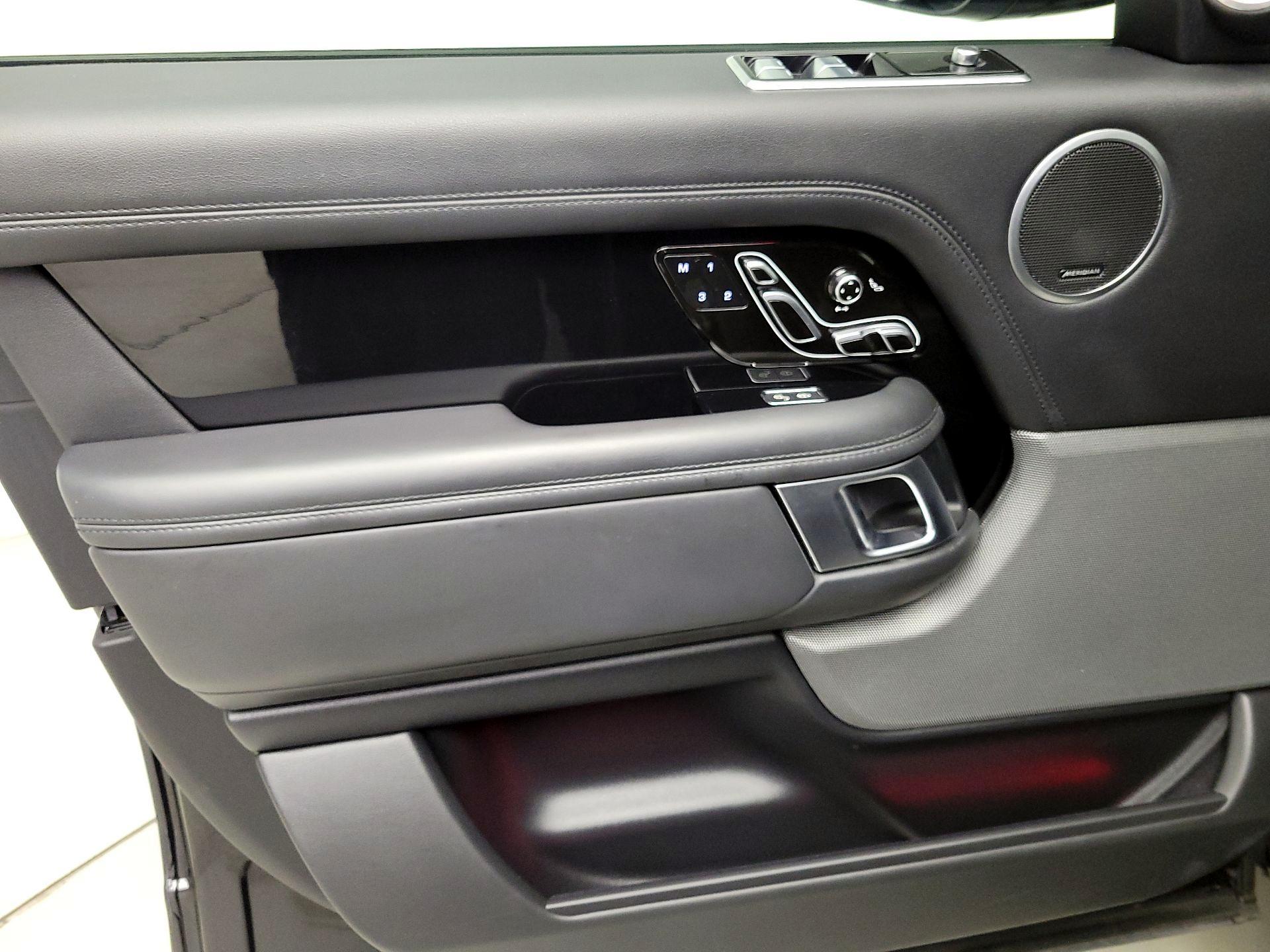 Thumbnail: 2020 Land Rover Range Rover - 12