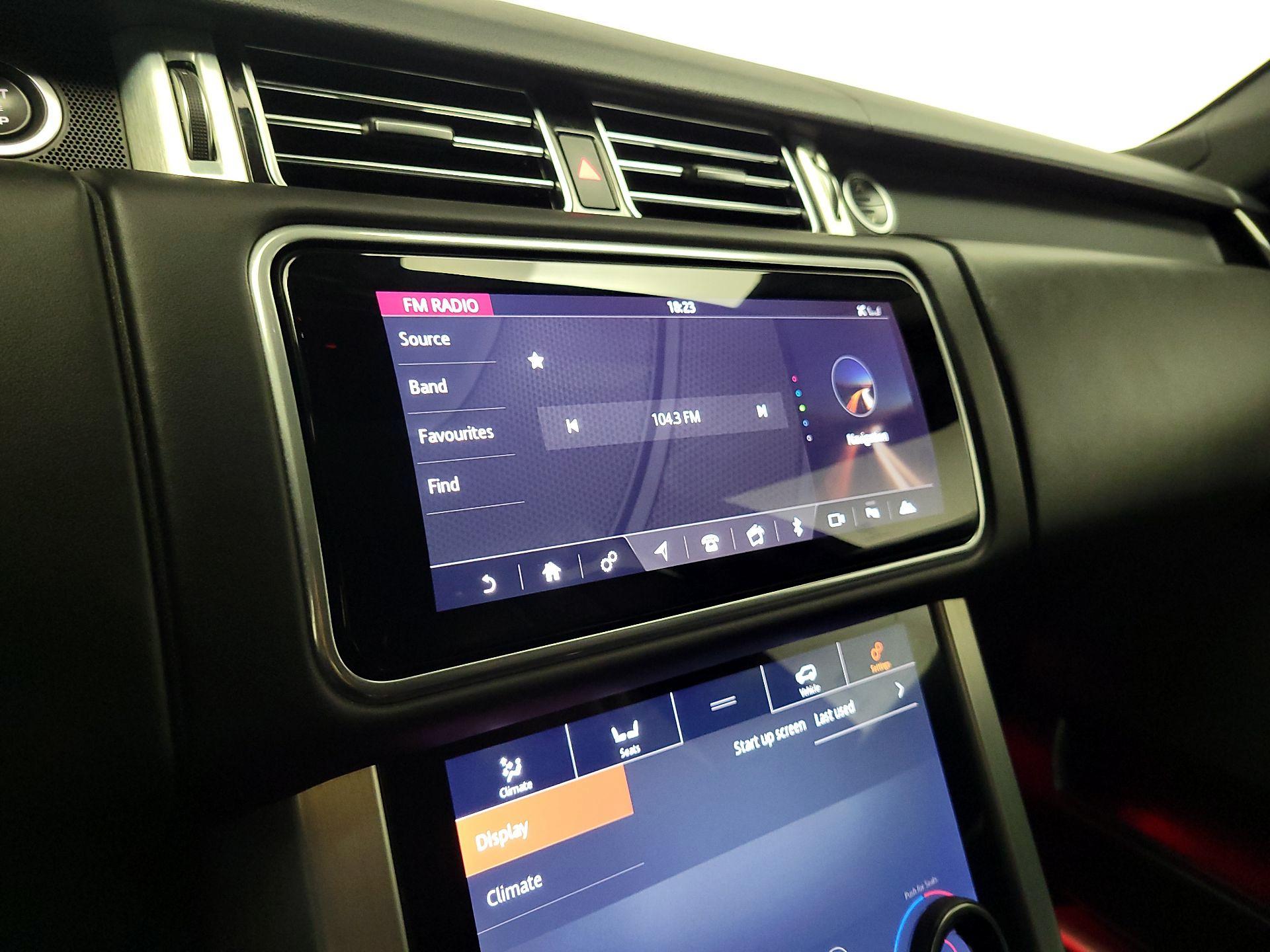 Thumbnail: 2020 Land Rover Range Rover - 16