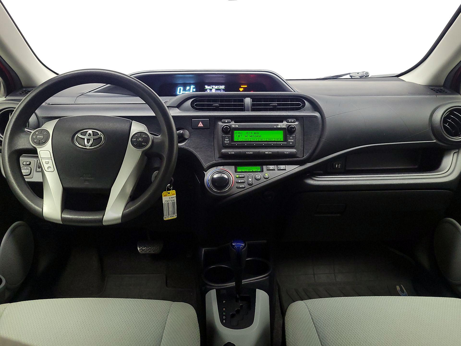 Thumbnail: 2014 Toyota Prius c - 9