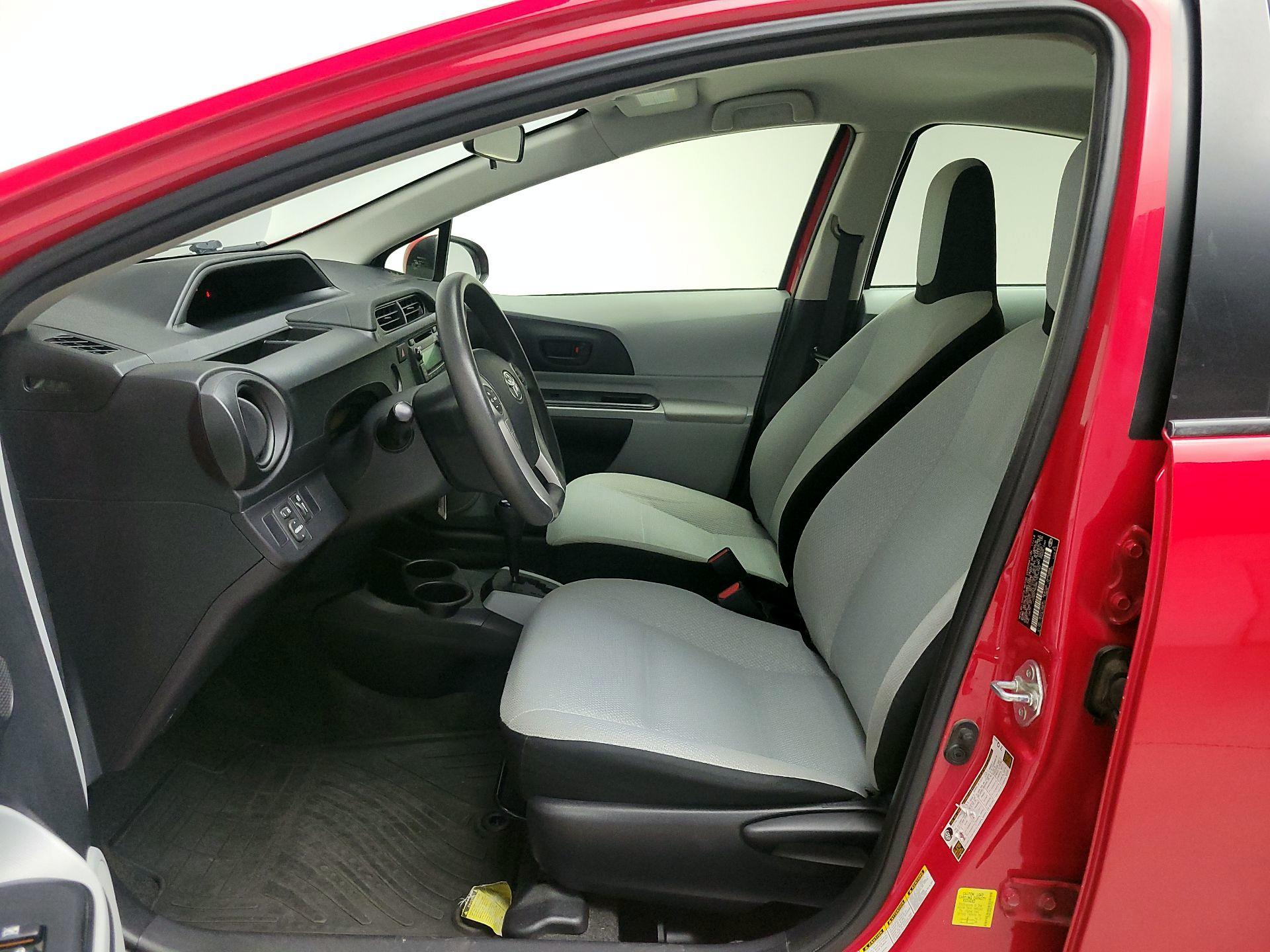 Thumbnail: 2014 Toyota Prius c - 11
