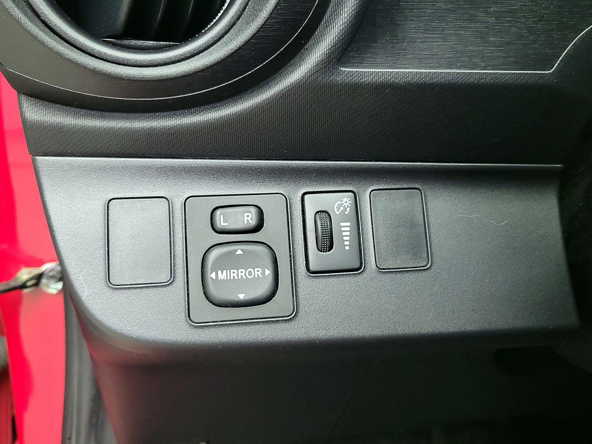 Thumbnail: 2014 Toyota Prius c - 13