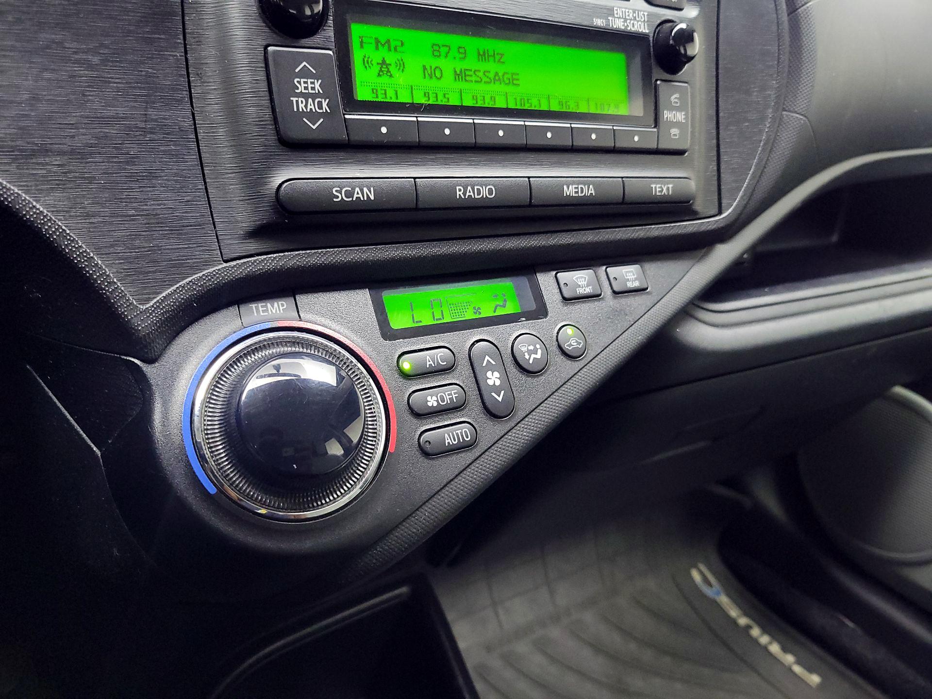 Thumbnail: 2014 Toyota Prius c - 15