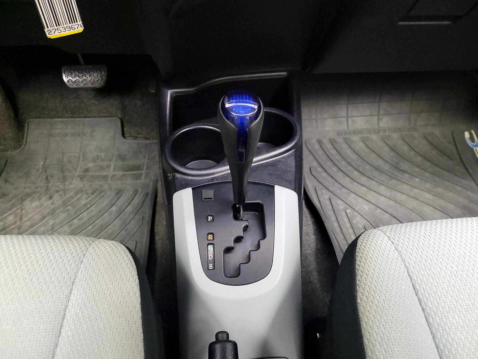 Thumbnail: 2014 Toyota Prius c - 16