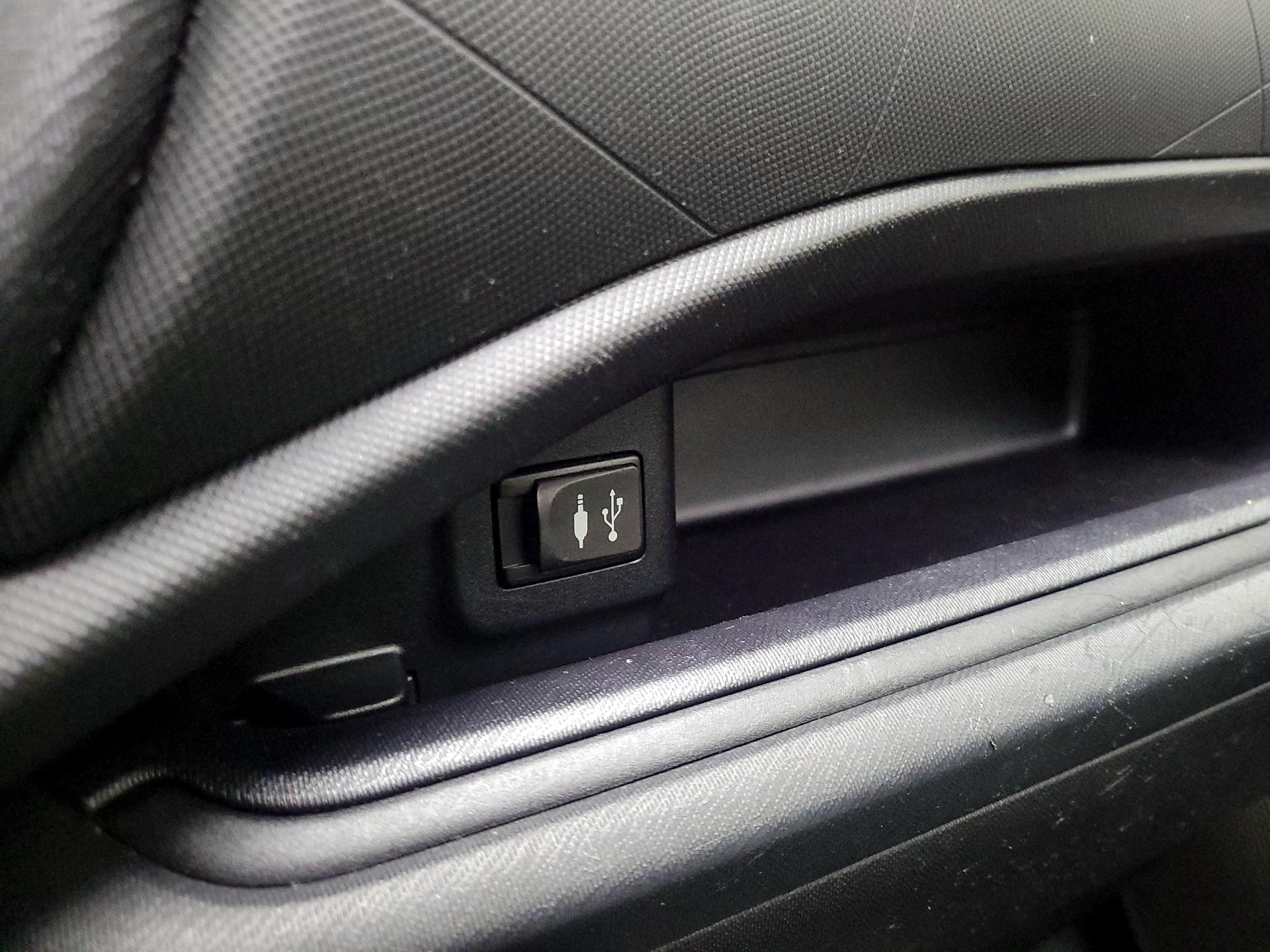 Thumbnail: 2014 Toyota Prius c - 17