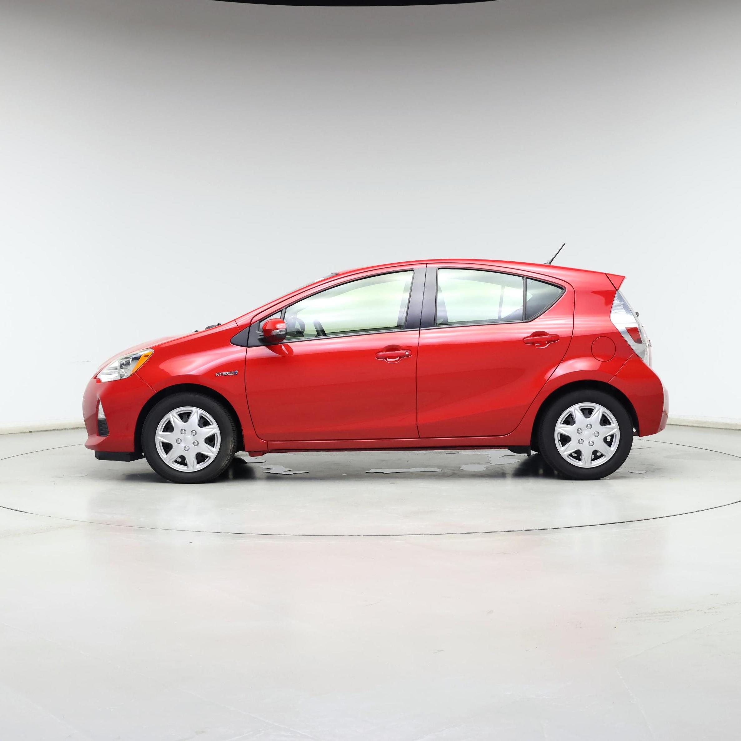 Thumbnail: 2014 Toyota Prius c - 3