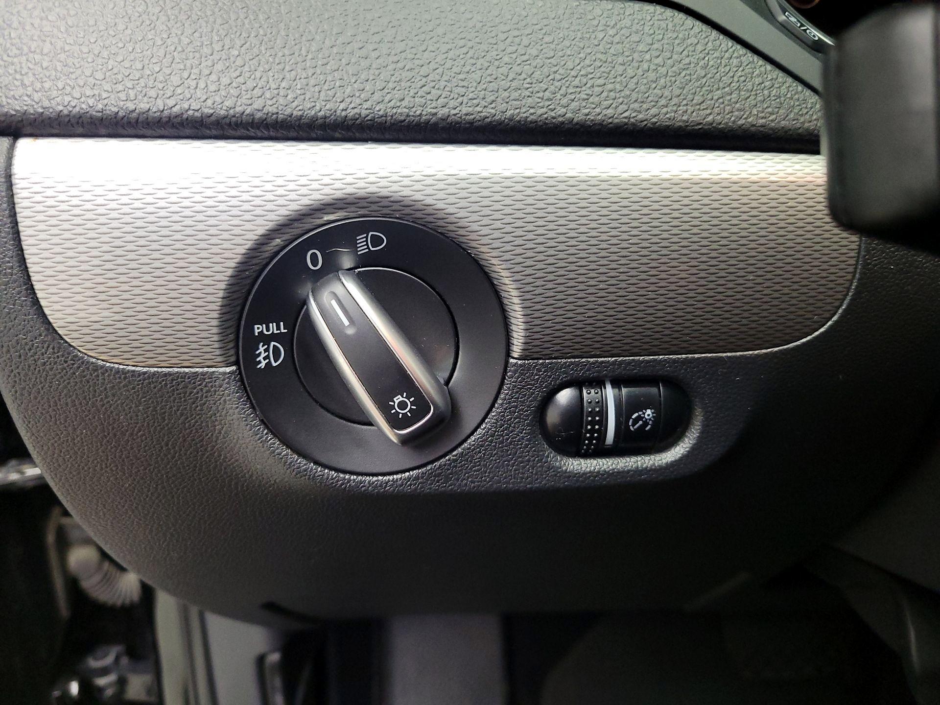 Thumbnail: 2015 Volkswagen Jetta - 13