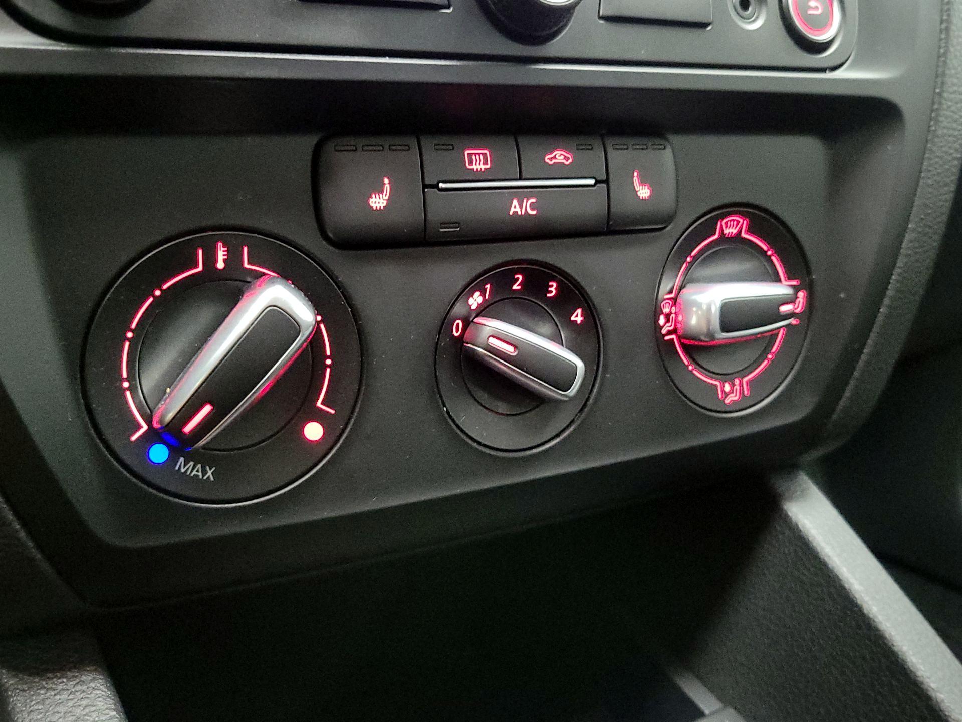 Thumbnail: 2015 Volkswagen Jetta - 17